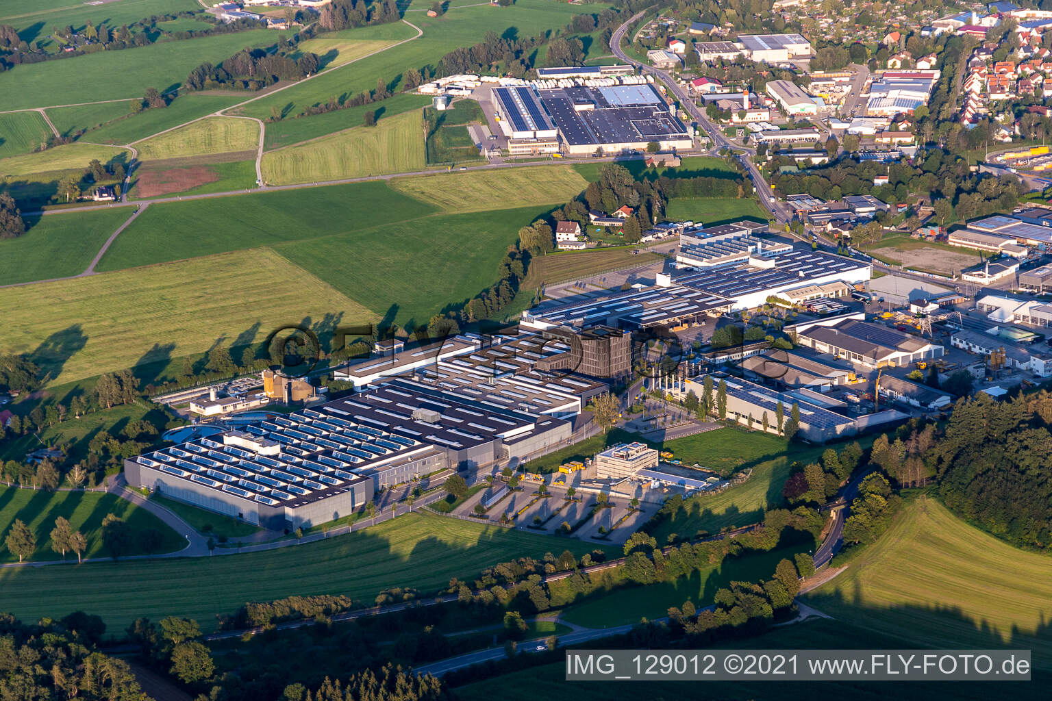 Vue aérienne de Bâtiments et halls de production de KNOLL Maschinenbau GmbH sur le site de l'usine à Bad Saulgau dans le département Bade-Wurtemberg, Allemagne