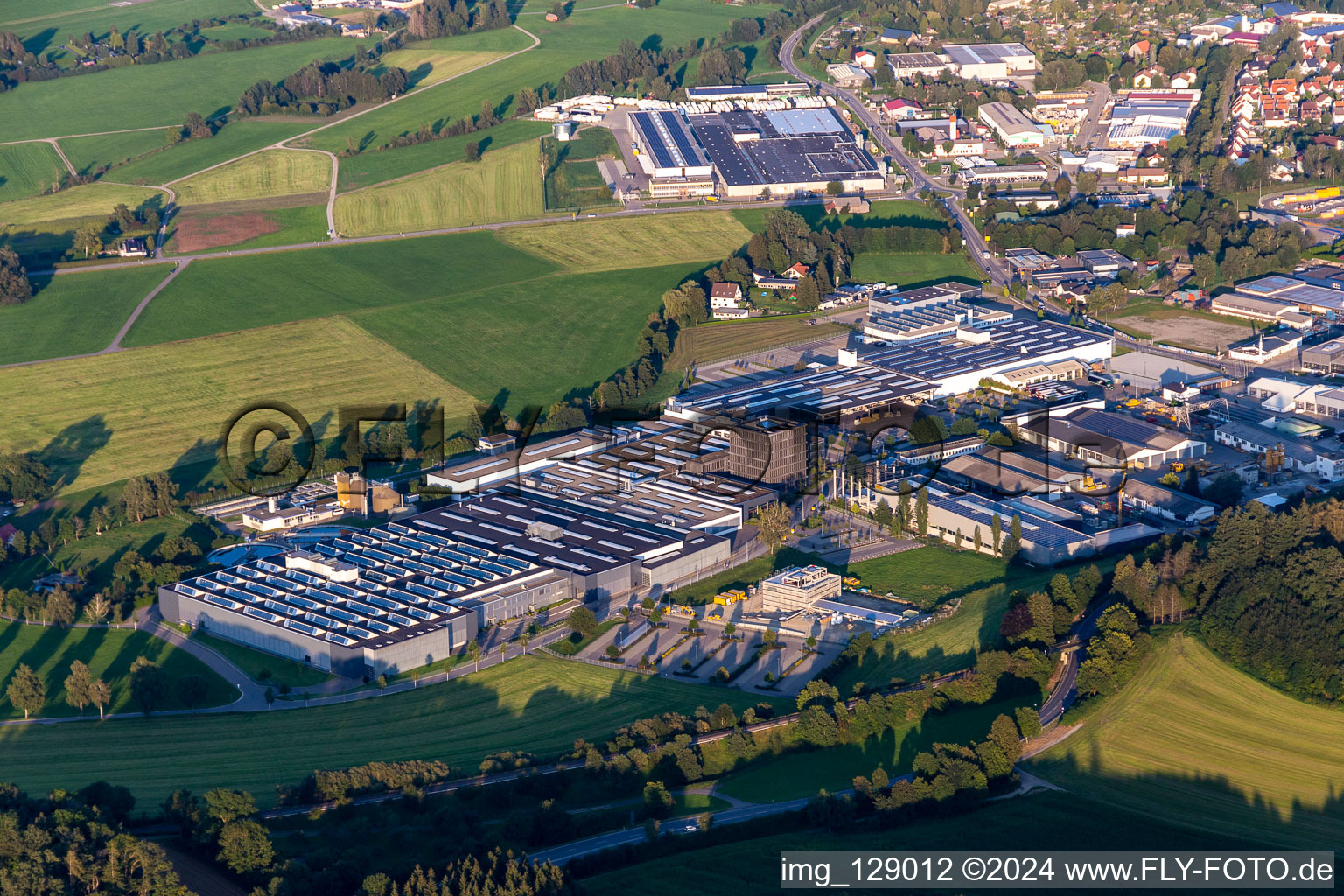 Vue aérienne de Bâtiments et halls de production de KNOLL Maschinenbau GmbH sur le site de l'usine à Bad Saulgau dans le département Bade-Wurtemberg, Allemagne