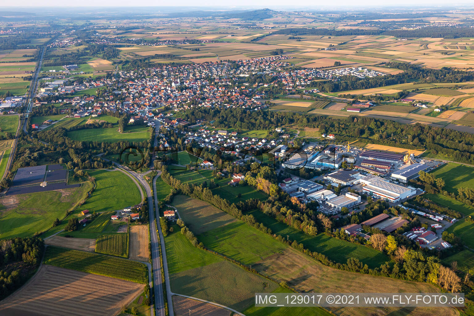 Vue aérienne de TU Maschinen- und Anlagenbau GmbH, Eurostahl KG, Fensterle Bauunternehmen GmbH à Ertingen dans le département Bade-Wurtemberg, Allemagne