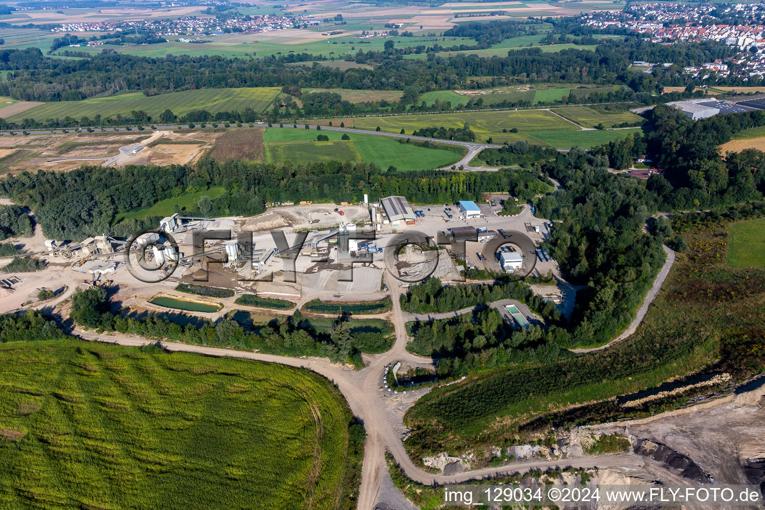 Vue aérienne de MARTIN BAUR - Gravier et pierre concassée, béton, mise en décharge et recyclage à Riedlingen dans le département Bade-Wurtemberg, Allemagne