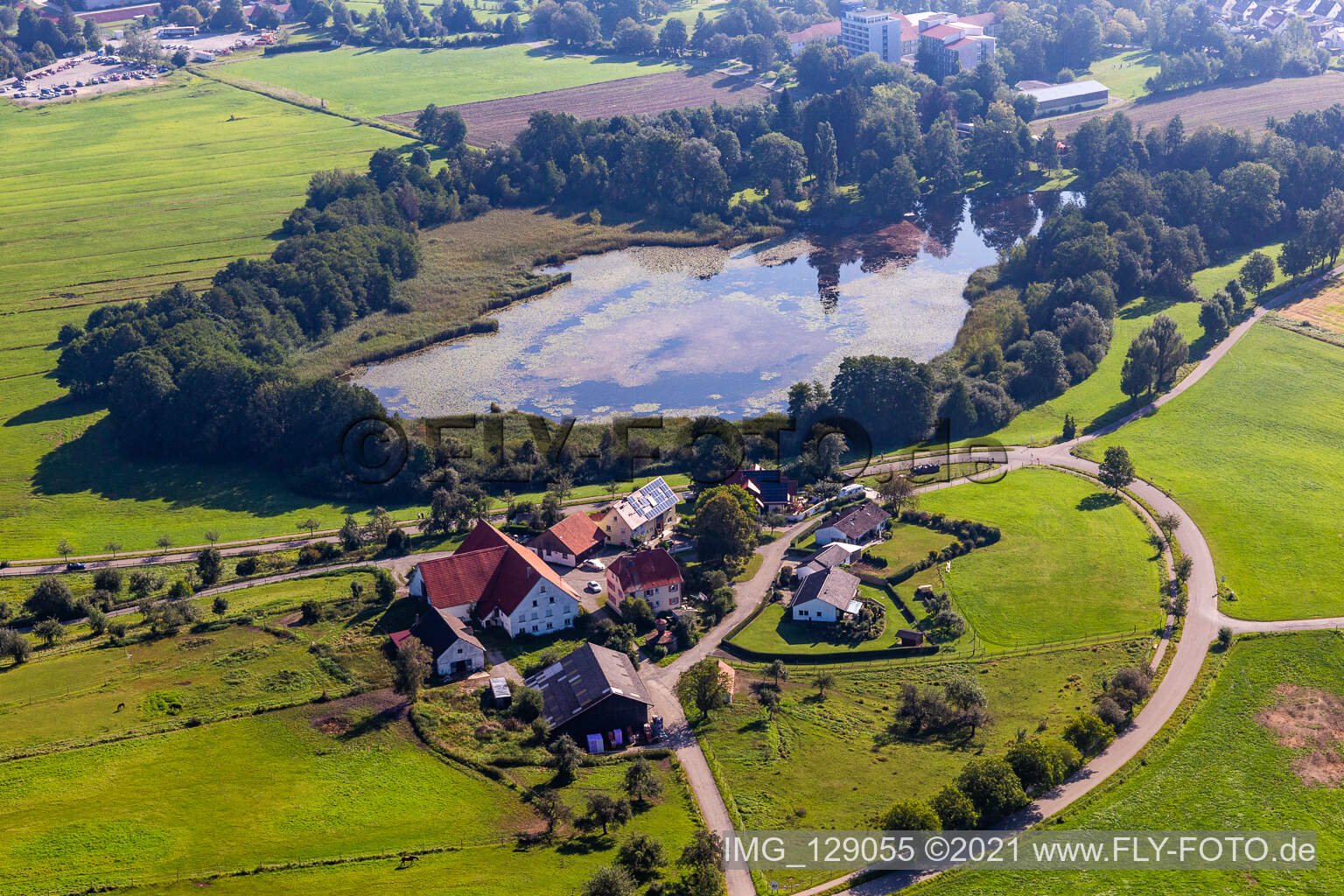 Vue aérienne de Lac de Zell à le quartier Zellerhof in Bad Schussenried dans le département Bade-Wurtemberg, Allemagne