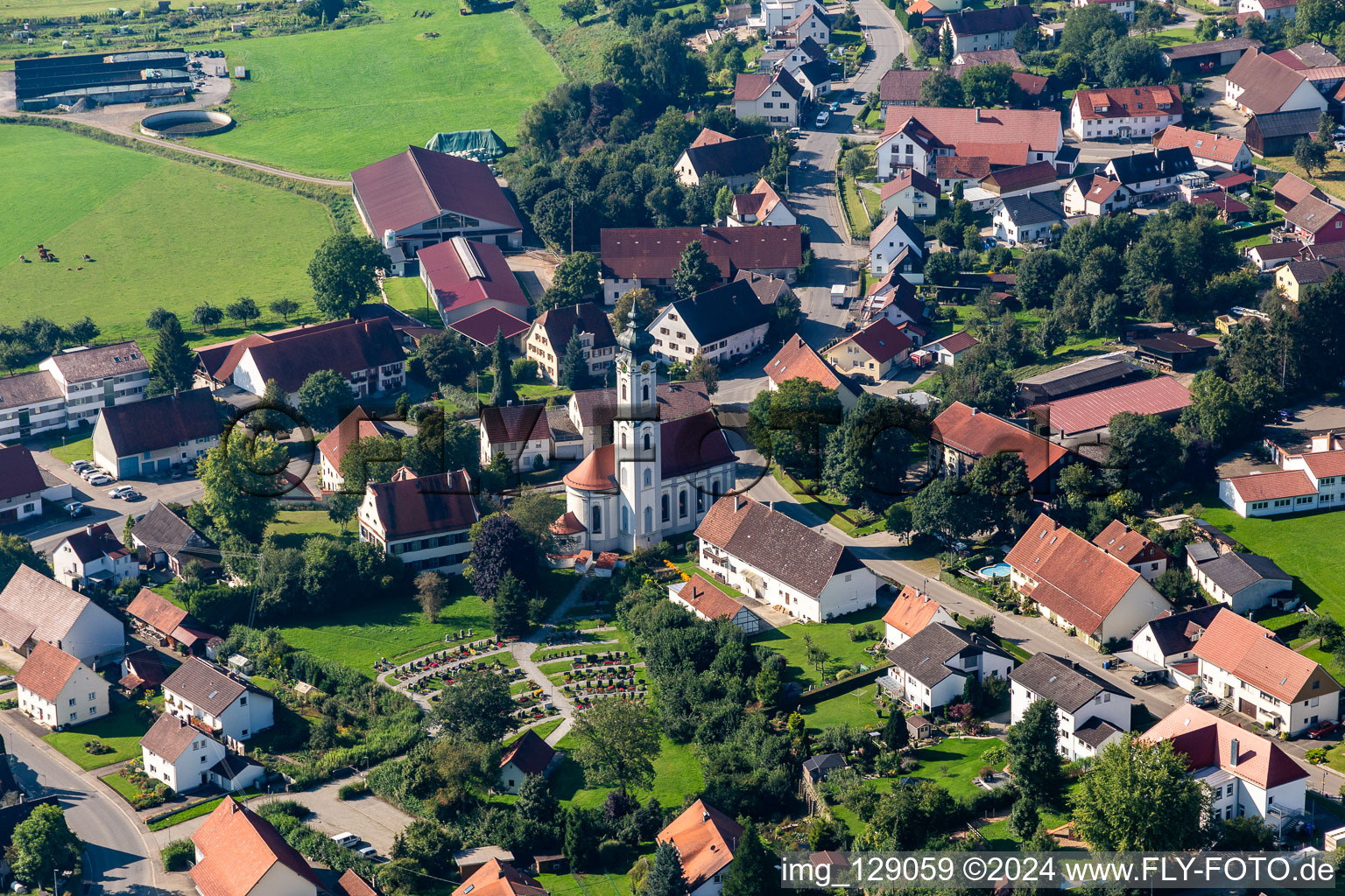 Vue aérienne de Sainte Marguerite à le quartier Otterswang in Bad Schussenried dans le département Bade-Wurtemberg, Allemagne