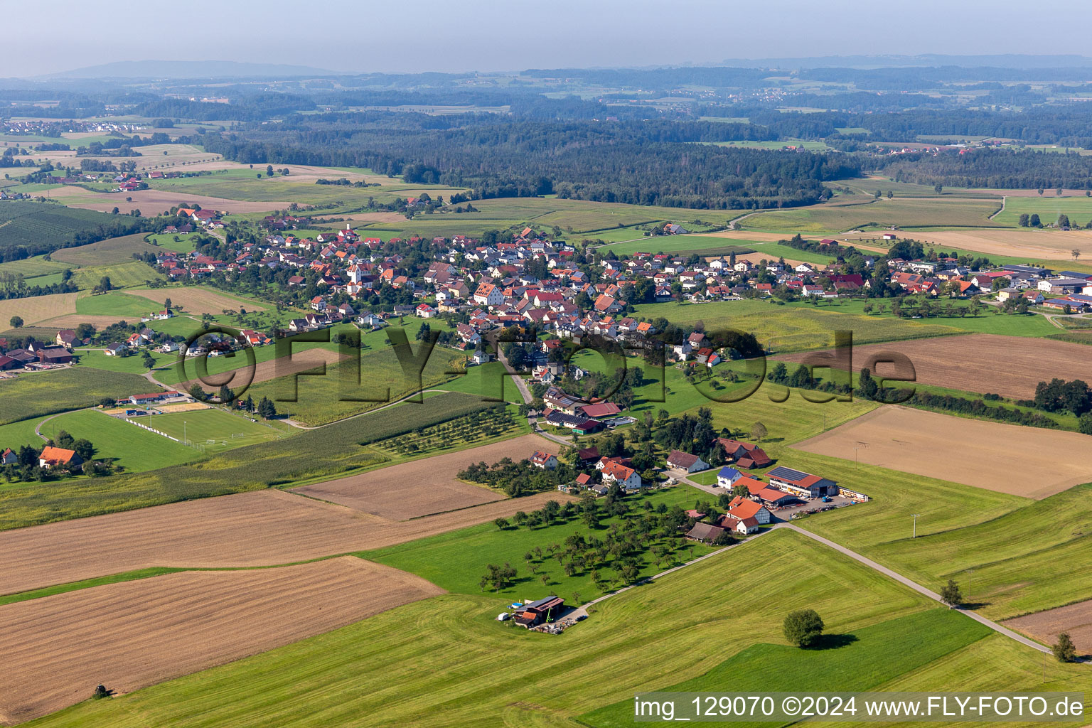 Vue aérienne de Quartier Niedersweiler in Wolpertswende dans le département Bade-Wurtemberg, Allemagne