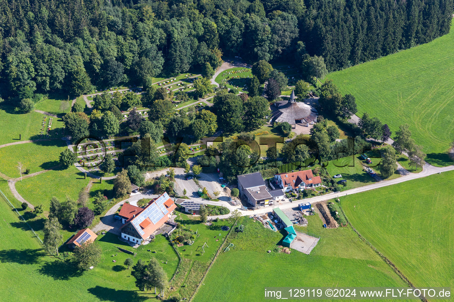 Vue aérienne de Cimetière forestier, appartements de vacances aux portes de l'Allgäu à le quartier Küchel in Vogt dans le département Bade-Wurtemberg, Allemagne