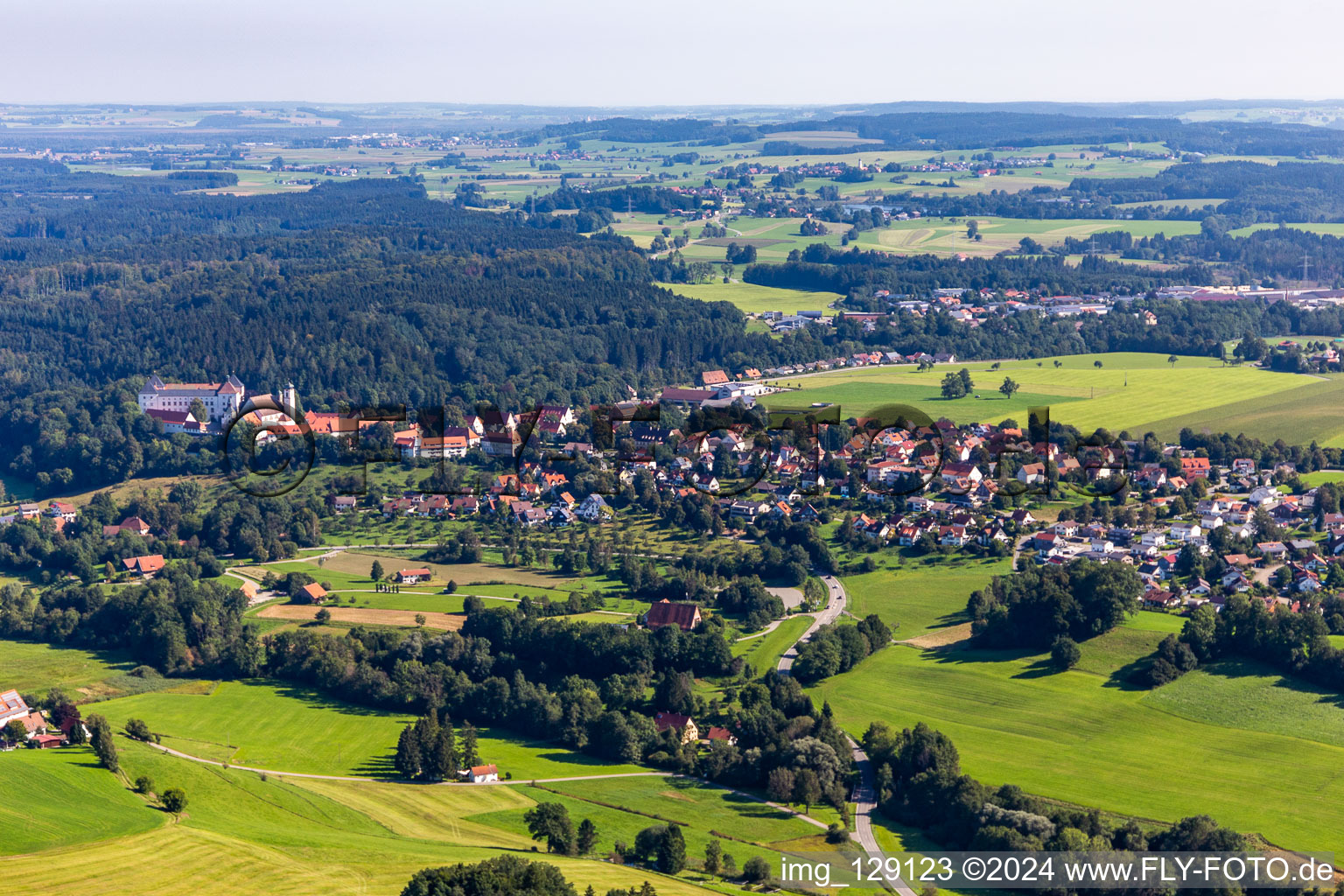 Vue aérienne de Verrouiller Wolfegg à le quartier Wassers in Wolfegg dans le département Bade-Wurtemberg, Allemagne