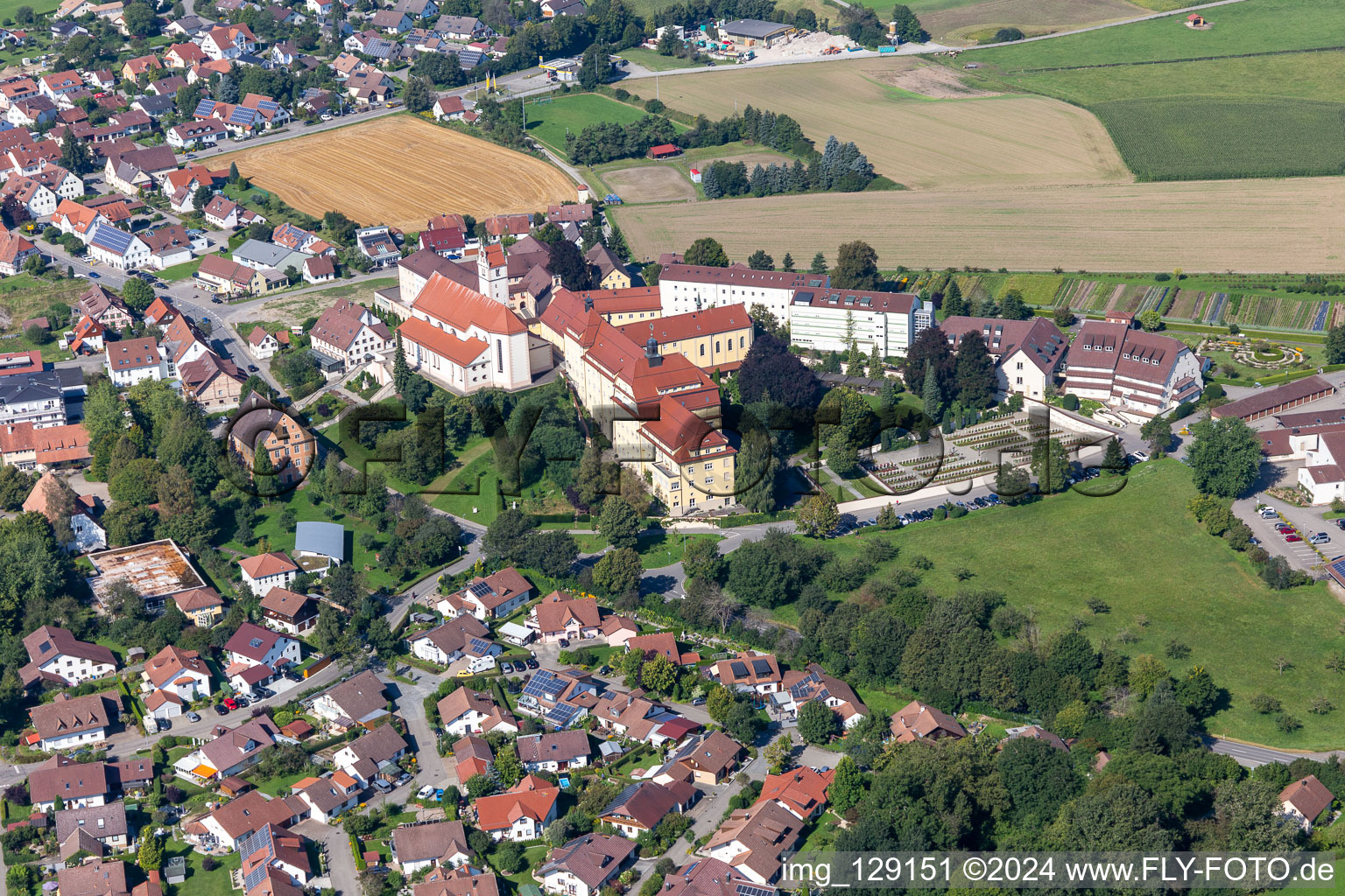 Vue aérienne de Ensemble immobilier du couvent franciscain de Reute à le quartier Reute in Bad Waldsee dans le département Bade-Wurtemberg, Allemagne