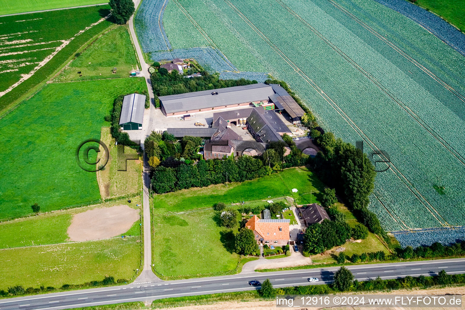 Entre Kerken et Limbourg à Kerken dans le département Rhénanie du Nord-Westphalie, Allemagne du point de vue du drone