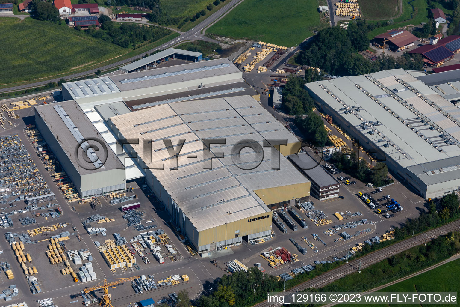 Enregistrement par drone de Sites de l'usine Liebherr-Mischtechnik GmbH à le quartier Kürnbach in Bad Schussenried dans le département Bade-Wurtemberg, Allemagne