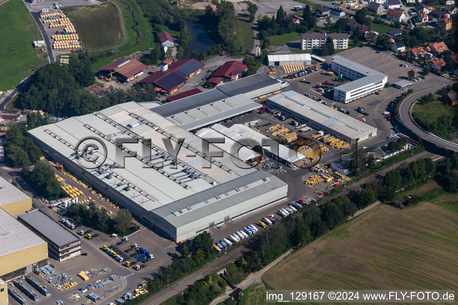 Image drone de Sites de l'usine Liebherr-Mischtechnik GmbH à le quartier Kürnbach in Bad Schussenried dans le département Bade-Wurtemberg, Allemagne