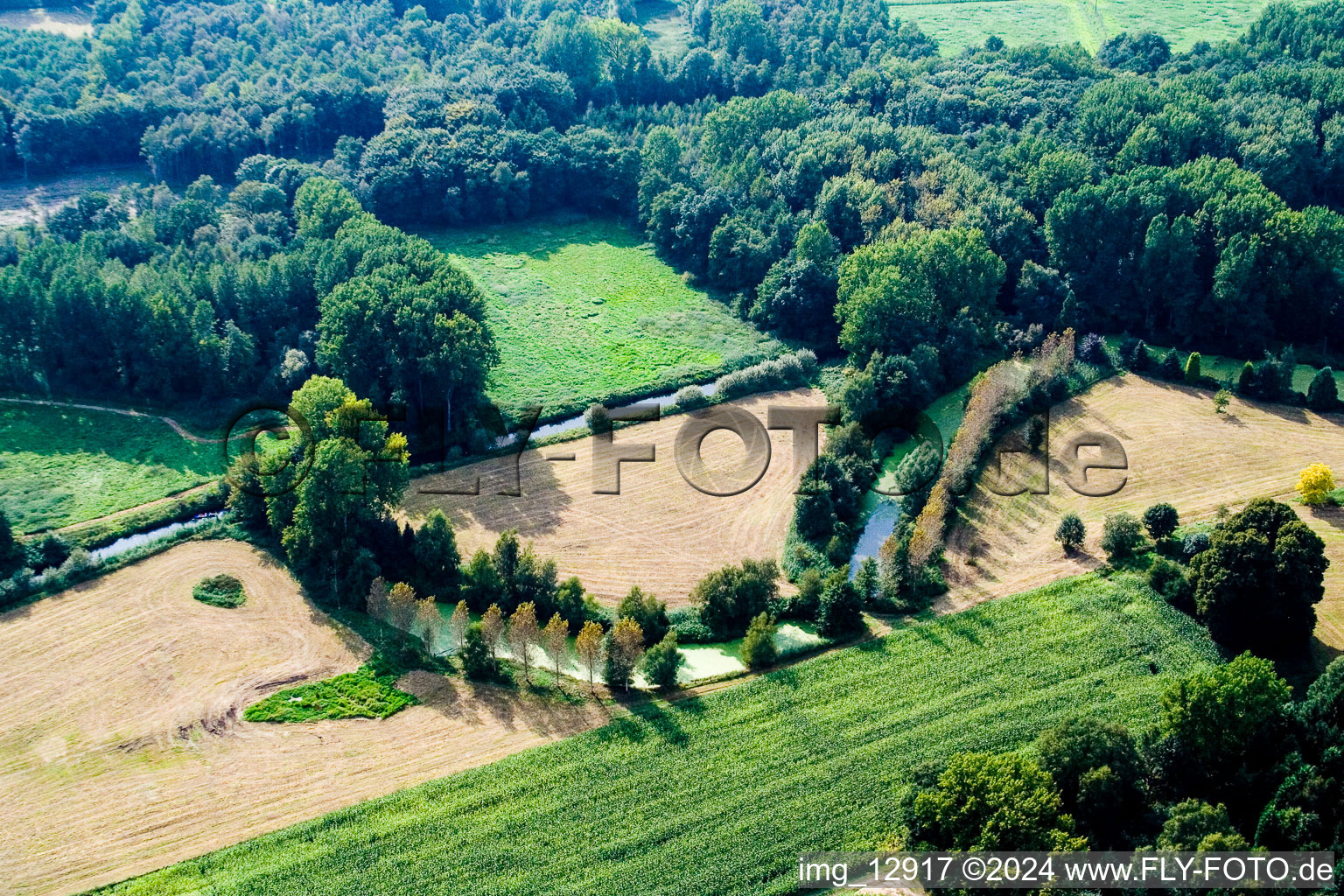 Entre Kerken et Limbourg à Kerken dans le département Rhénanie du Nord-Westphalie, Allemagne d'un drone