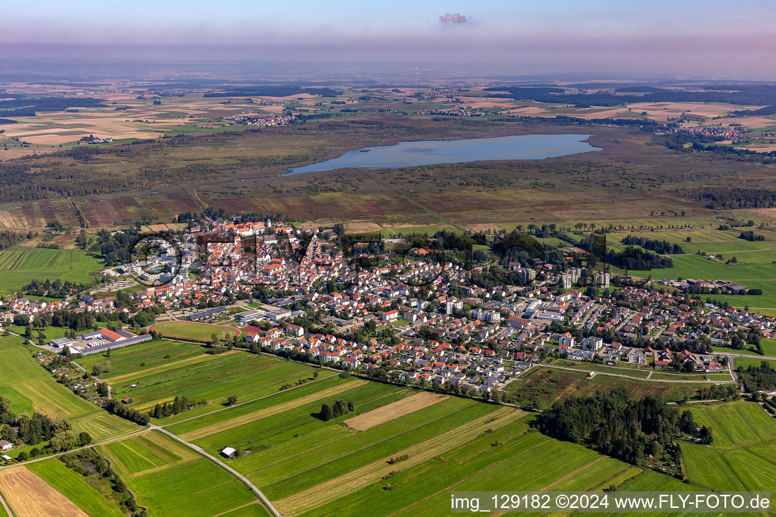 Vue aérienne de Devant le Federsee à Bad Buchau dans le département Bade-Wurtemberg, Allemagne