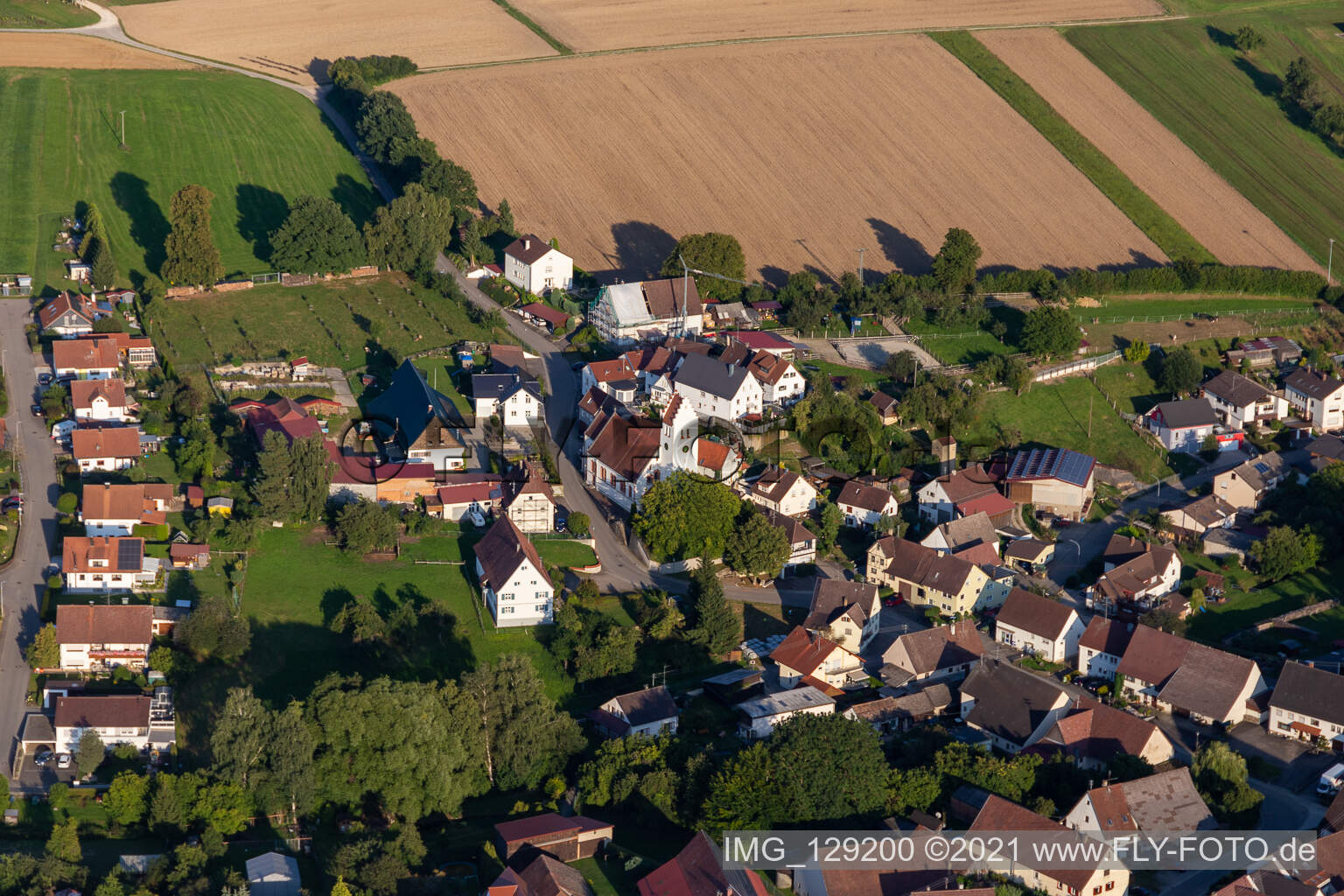 Vue aérienne de Église Saint-Pierre et Paul à Scheer dans le département Bade-Wurtemberg, Allemagne