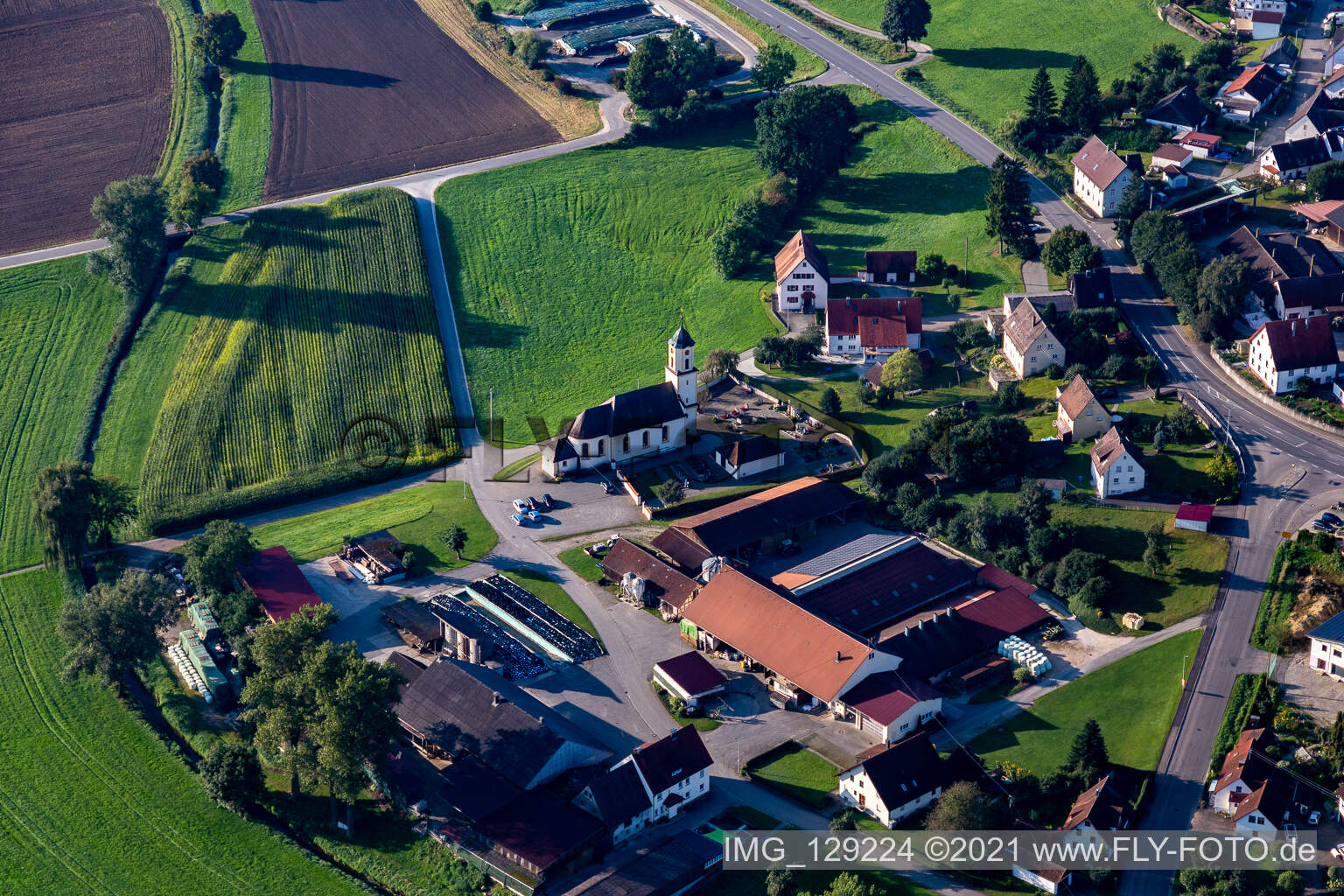Vue aérienne de Saint-Nicolas, Prieuré du Saint-Esprit à Unlingen dans le département Bade-Wurtemberg, Allemagne