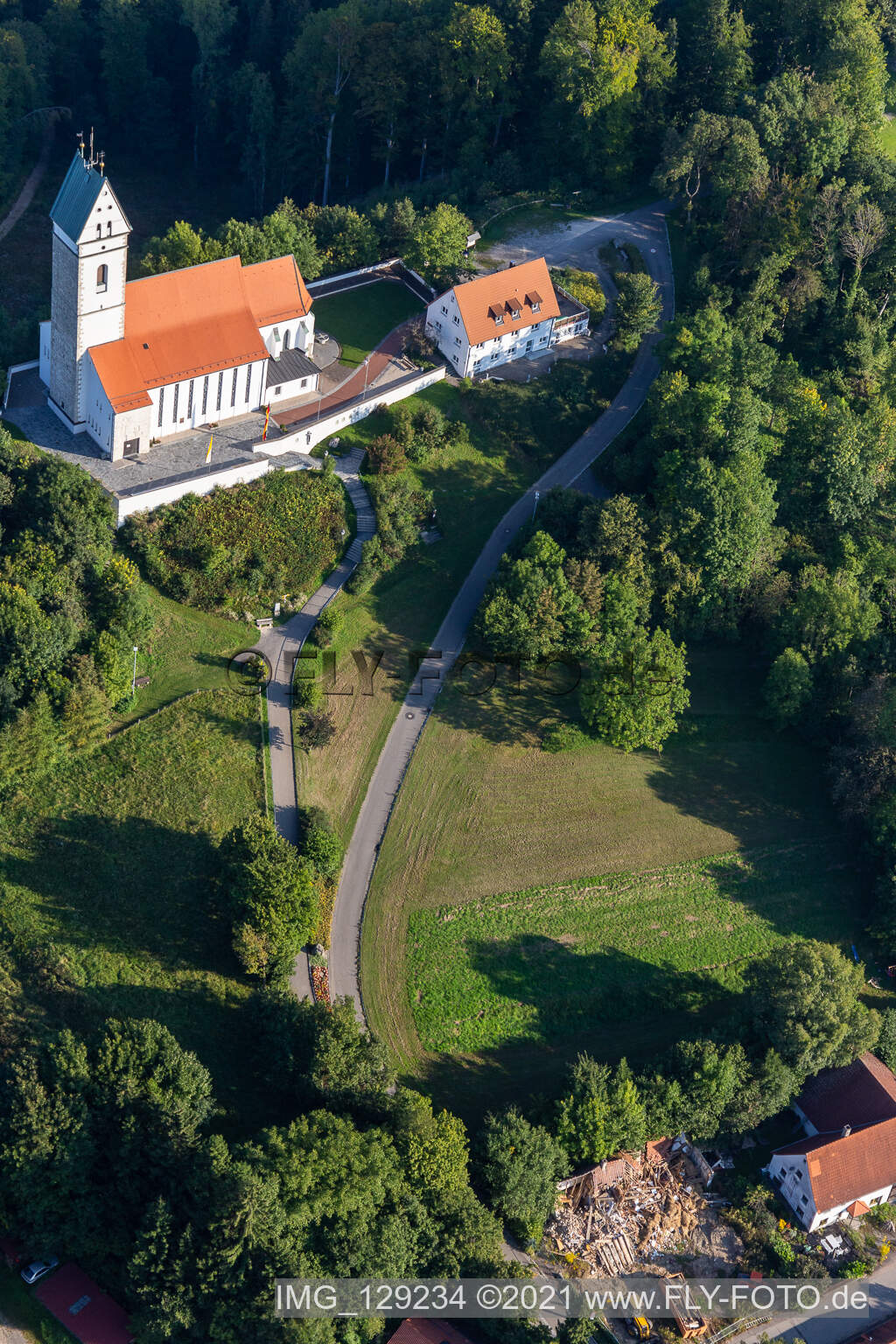 Vue aérienne de Saint-Jean-Baptiste - Bussenkirche à Uttenweiler dans le département Bade-Wurtemberg, Allemagne