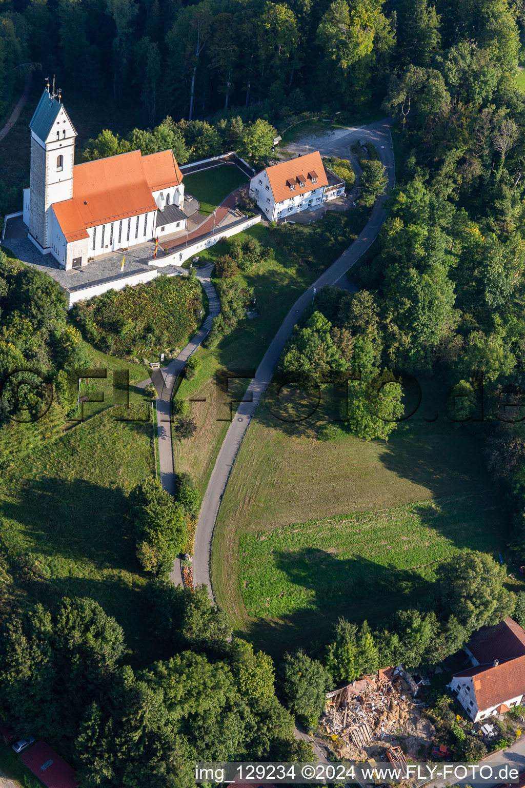 Vue aérienne de Saint-Jean-Baptiste - Bussenkirche à Uttenweiler dans le département Bade-Wurtemberg, Allemagne