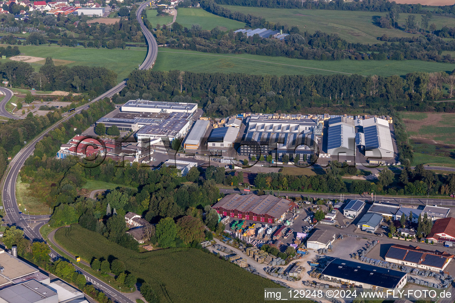 Vue aérienne de Sites d'usine de Linzmeier Bauelemente GmbH et FEINGUSS BLANK GmbH à le quartier Eichenau in Riedlingen dans le département Bade-Wurtemberg, Allemagne