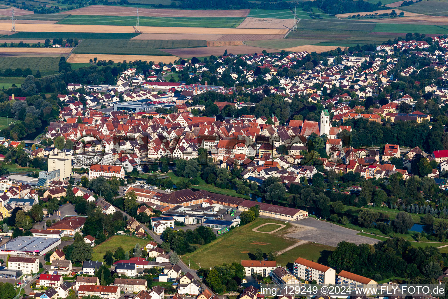 Vue aérienne de Zone riveraine du Danube - cours fluvial à Riedlingen dans le département Bade-Wurtemberg, Allemagne