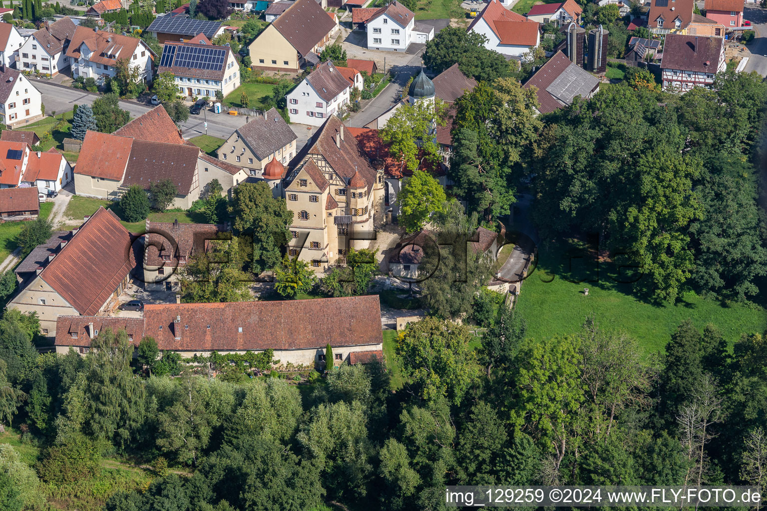 Vue aérienne de Complexe du château Grüningen en Grüningen à le quartier Grüningen in Riedlingen dans le département Bade-Wurtemberg, Allemagne