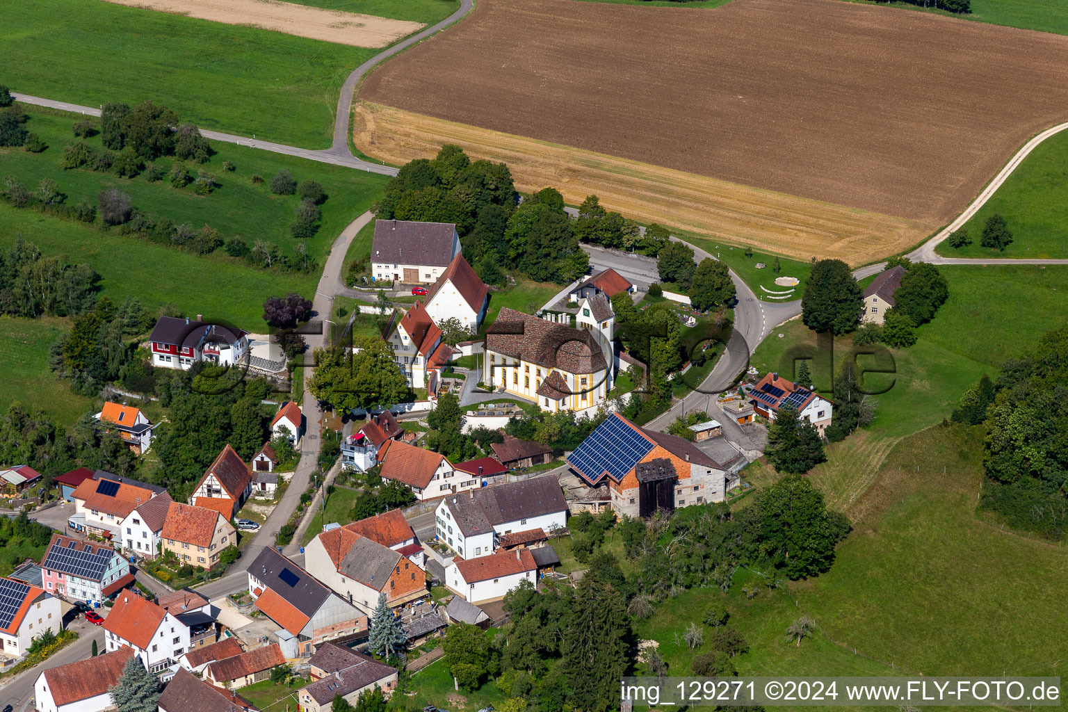 Vue aérienne de Saint-Jacques à le quartier Dürrenwaldstetten in Langenenslingen dans le département Bade-Wurtemberg, Allemagne