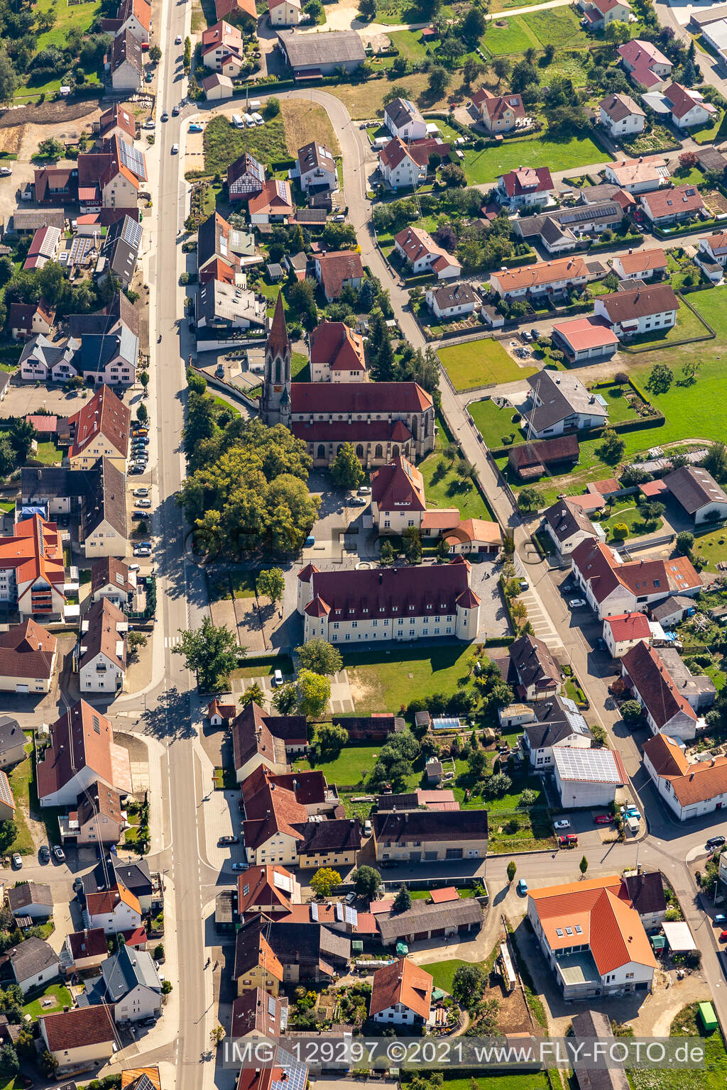 Vue aérienne de Saint-Conrad, mairie Langenenslingen à Langenenslingen dans le département Bade-Wurtemberg, Allemagne