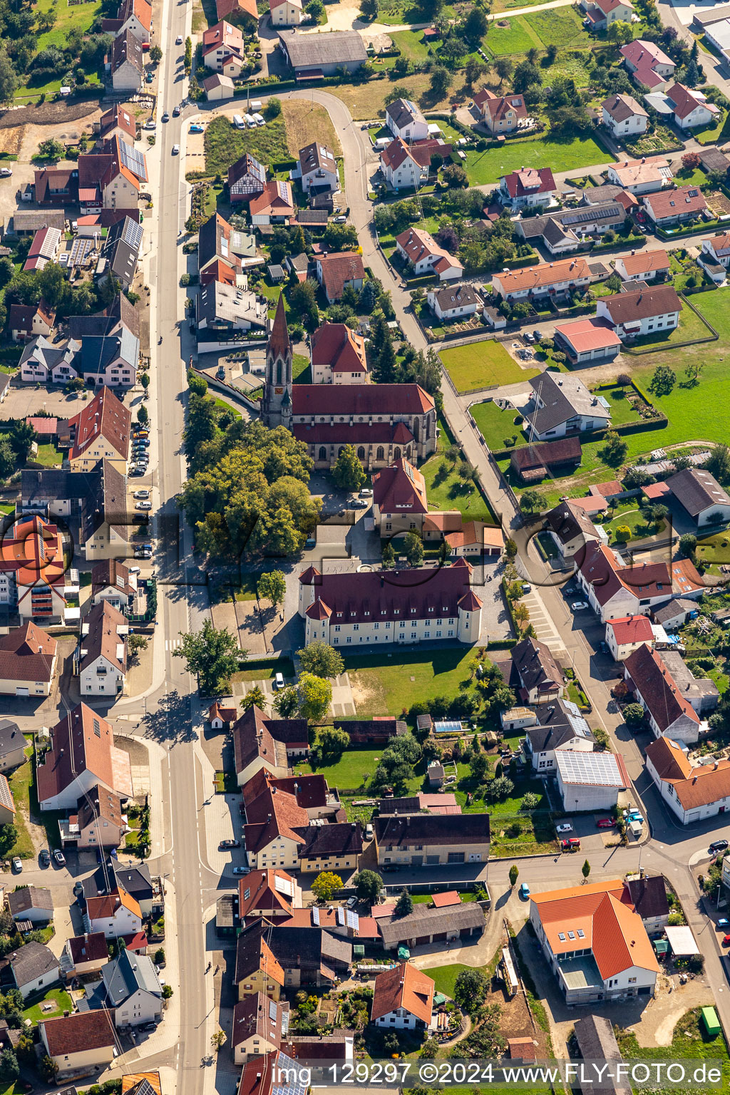 Vue aérienne de Saint-Conrad, mairie Langenenslingen à Langenenslingen dans le département Bade-Wurtemberg, Allemagne