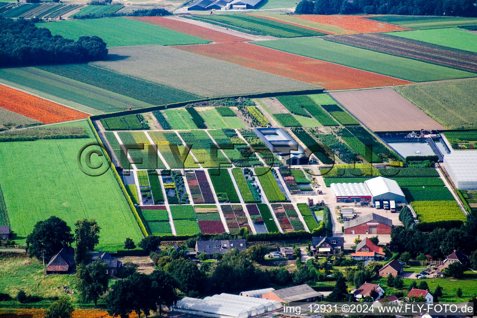 Vue aérienne de Sur la Meuse (NL) à Hasselt dans le département Limbourg, Pays-Bas