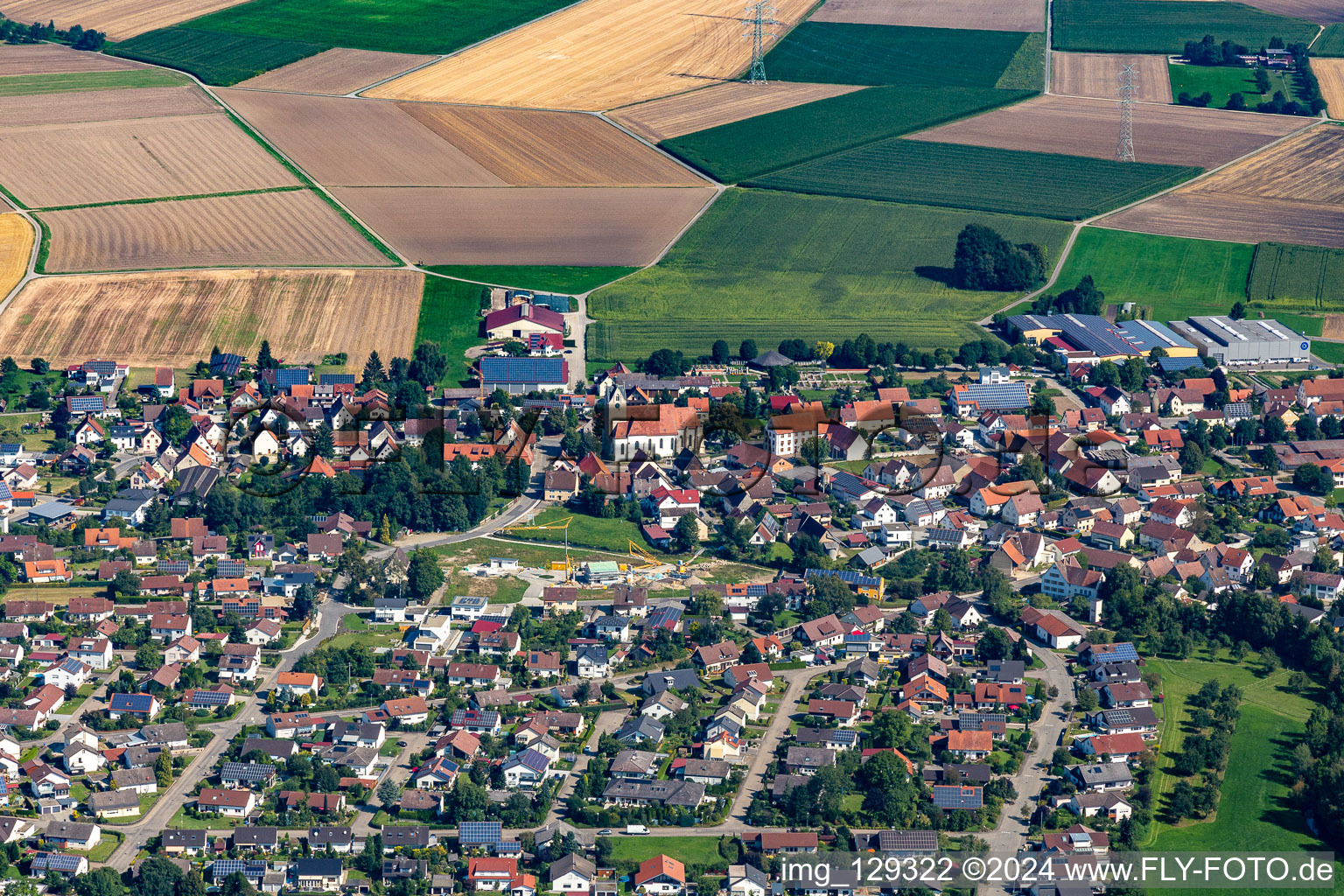 Vue aérienne de Église paroissiale de Saint-Martin à Altheim dans le département Bade-Wurtemberg, Allemagne