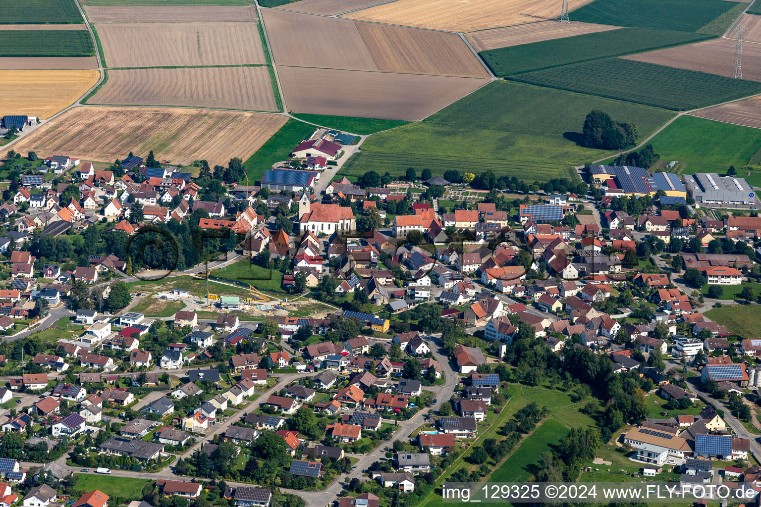 Vue aérienne de Église paroissiale de Saint-Martin à Altheim dans le département Bade-Wurtemberg, Allemagne