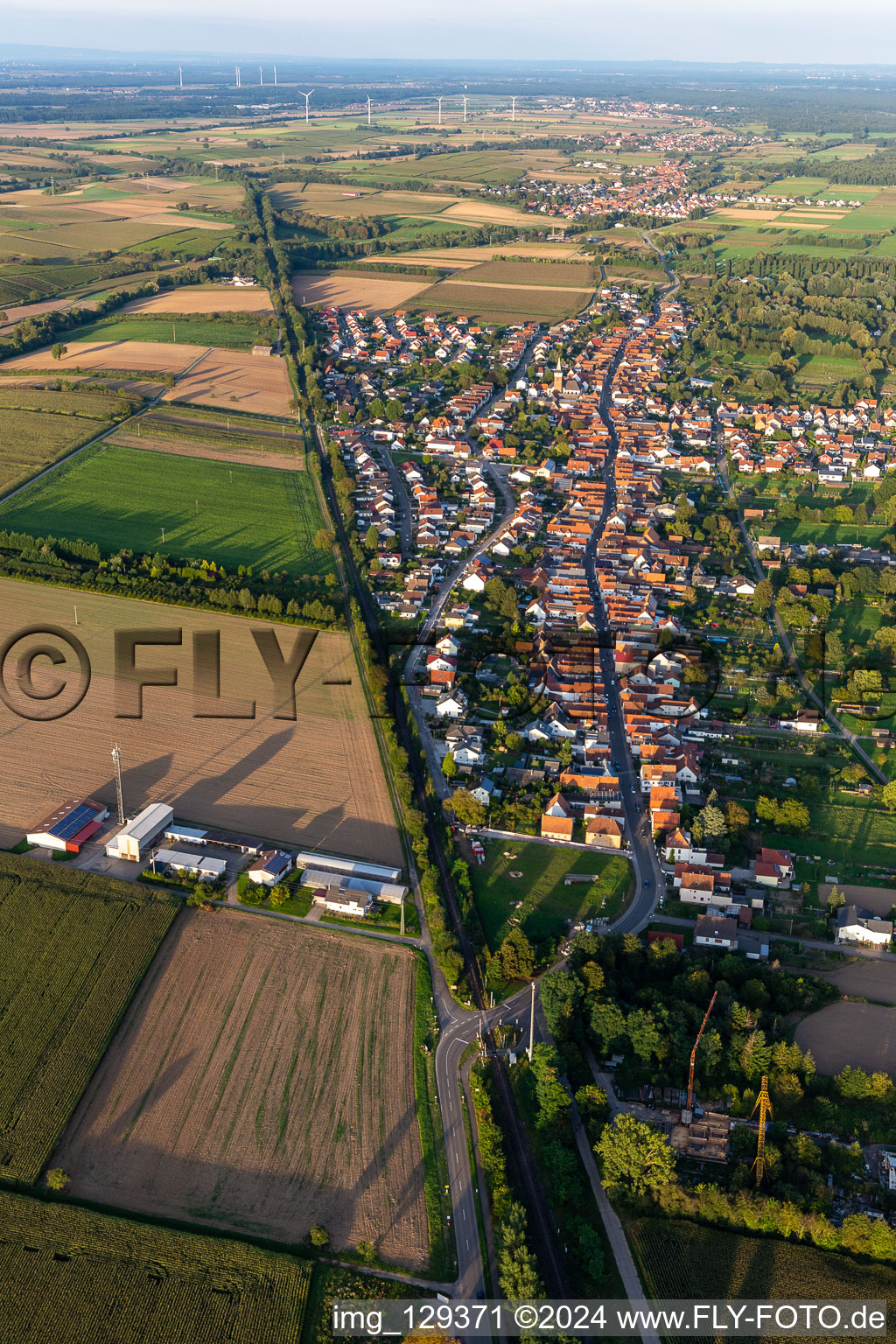 Quartier Schaidt in Wörth am Rhein dans le département Rhénanie-Palatinat, Allemagne du point de vue du drone