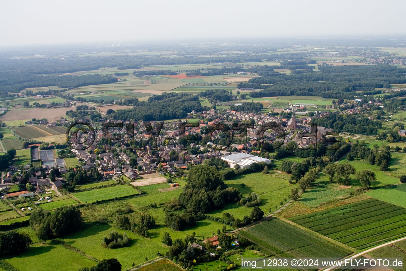 Vue aérienne de Lomm dans le département Limbourg, Pays-Bas