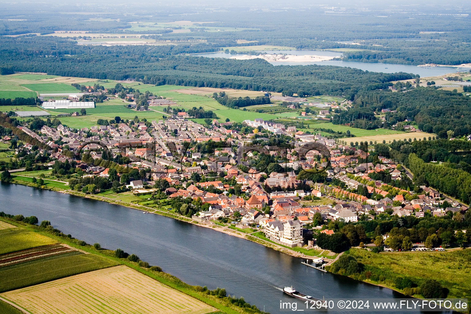 Vue aérienne de Lottum dans le département Limbourg, Pays-Bas