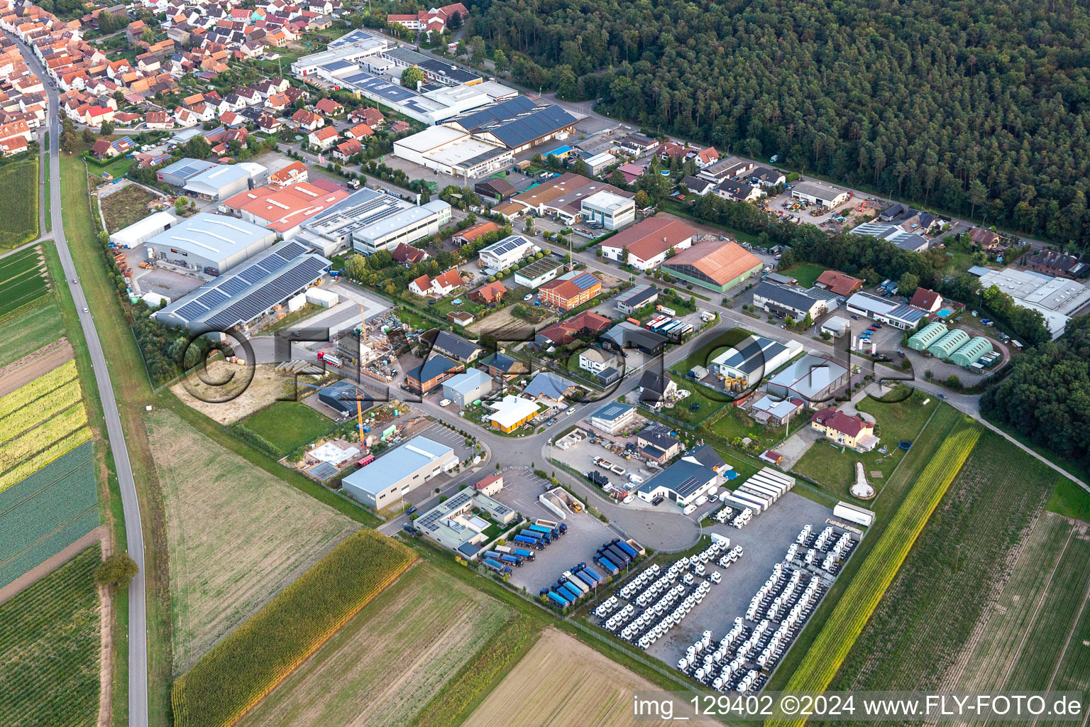 Vue aérienne de Zone industrielle de Gereutäcker à Hatzenbühl dans le département Rhénanie-Palatinat, Allemagne