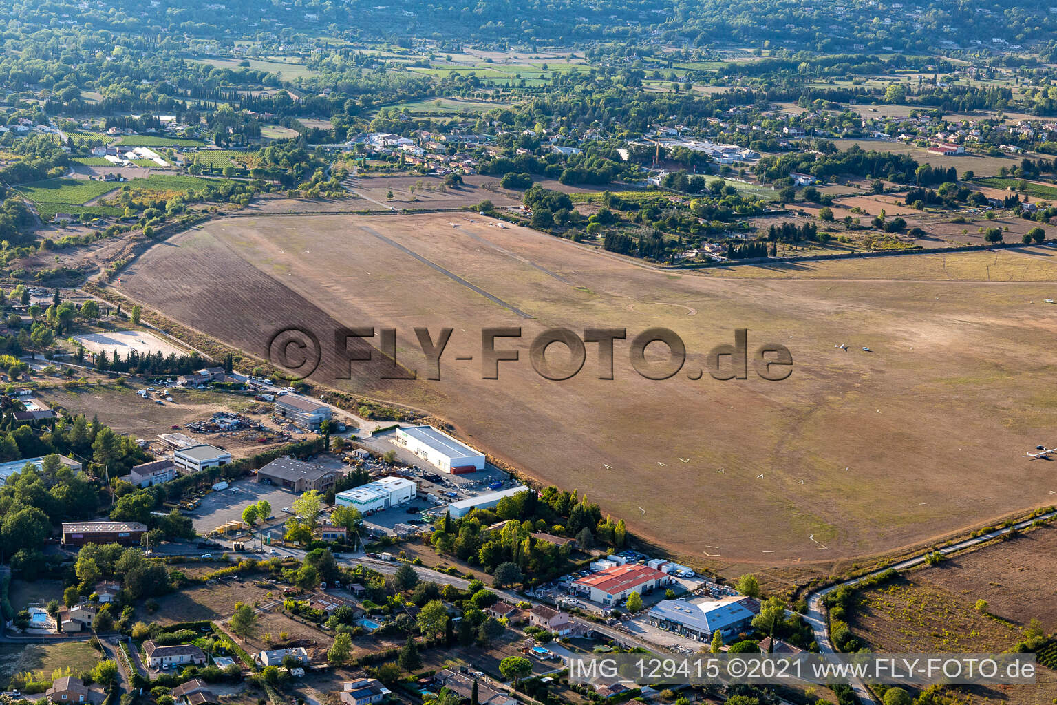 Vue aérienne de Aérodrome de Tourrette à Fayence dans le département Var, France