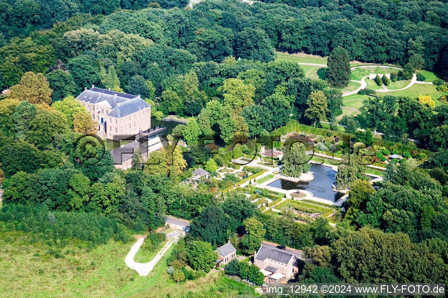 Vue aérienne de Arcen dans le département Limbourg, Pays-Bas