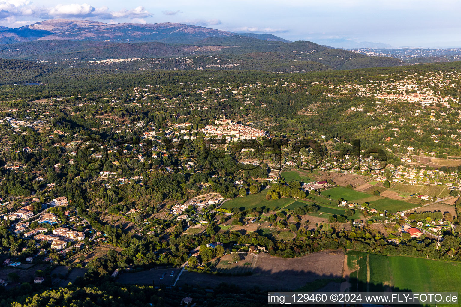 Vue aérienne de Montauroux dans le département Var, France