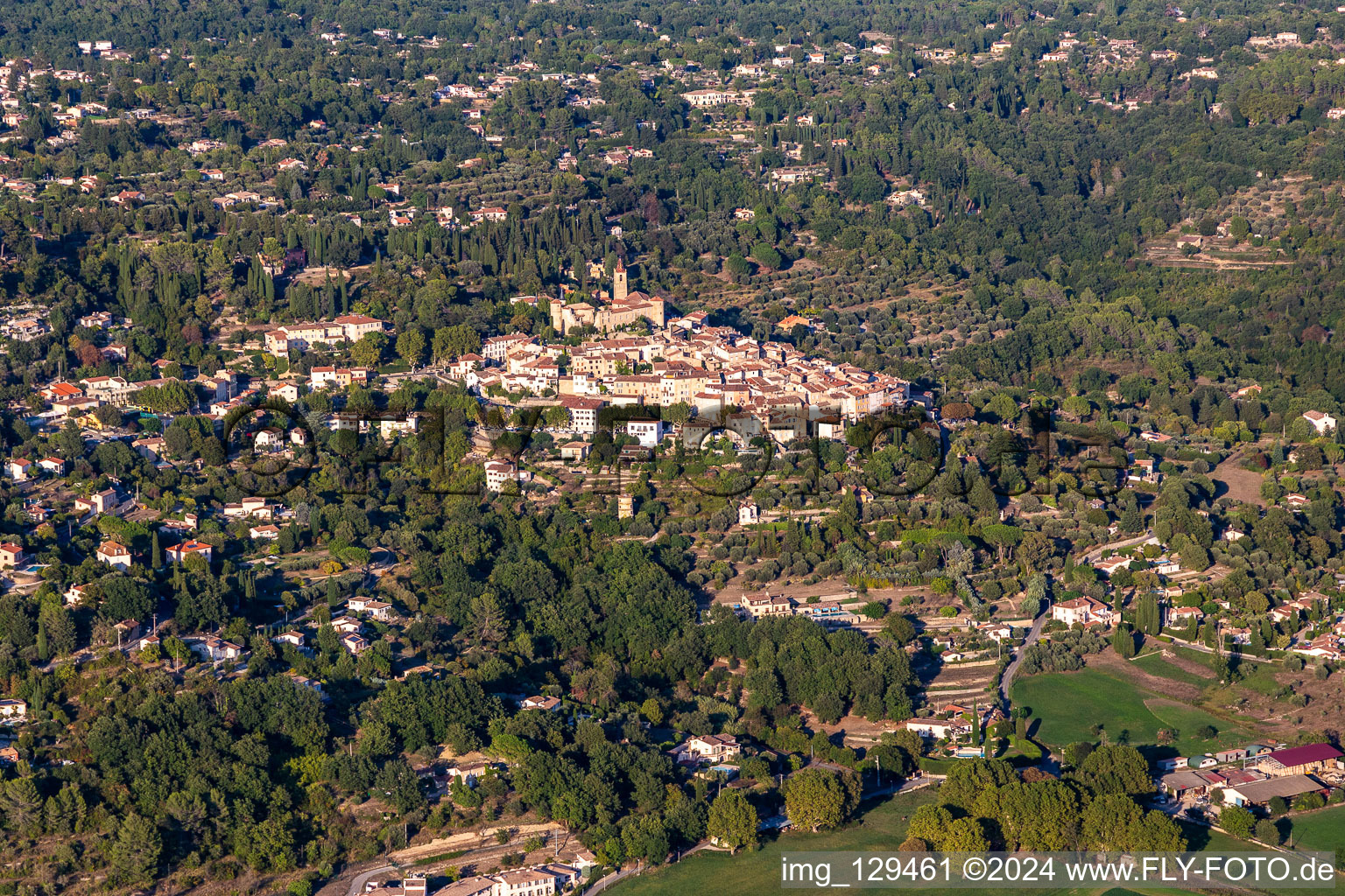 Vue aérienne de Callian dans le département Var, France