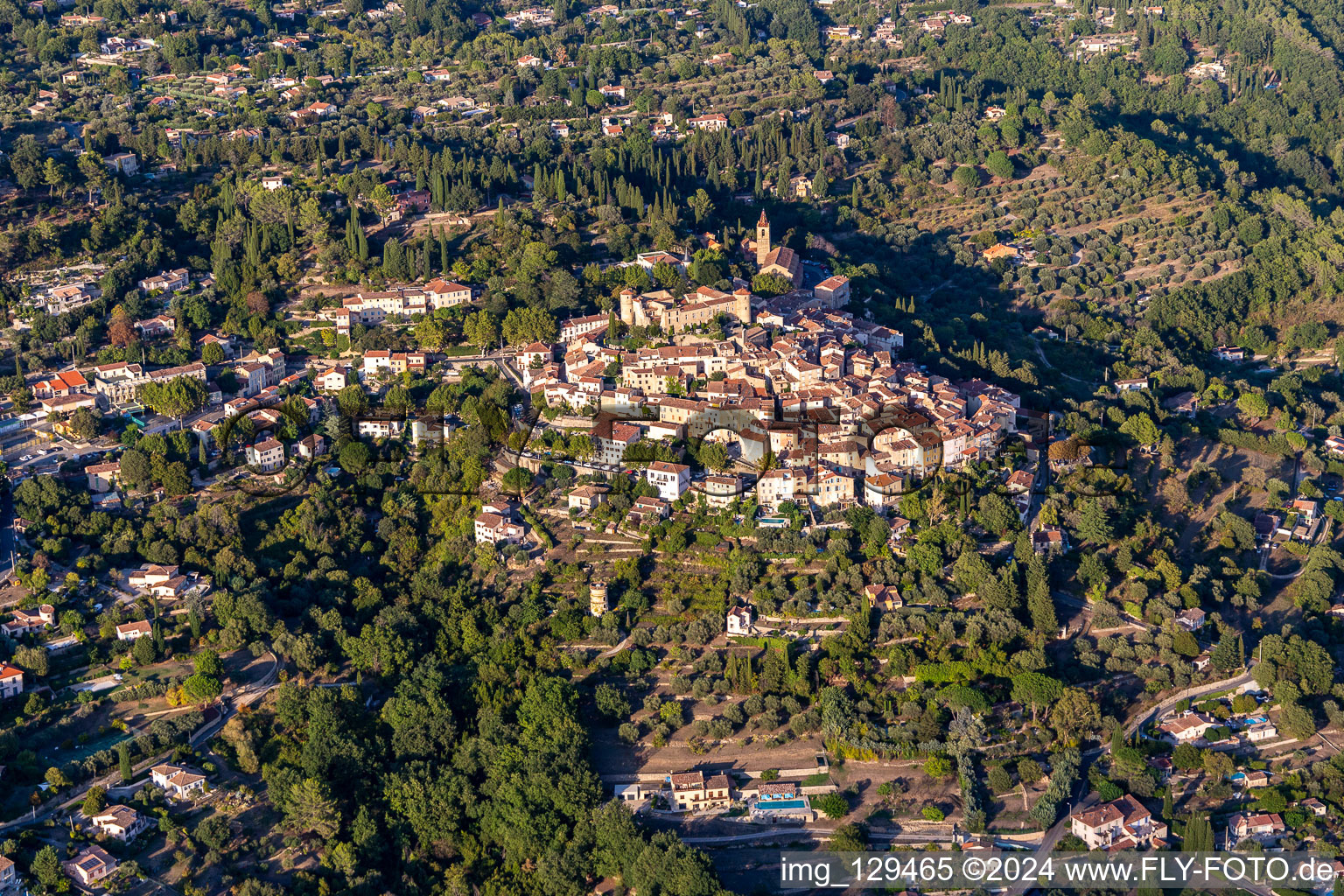 Vue aérienne de Callian dans le département Var, France