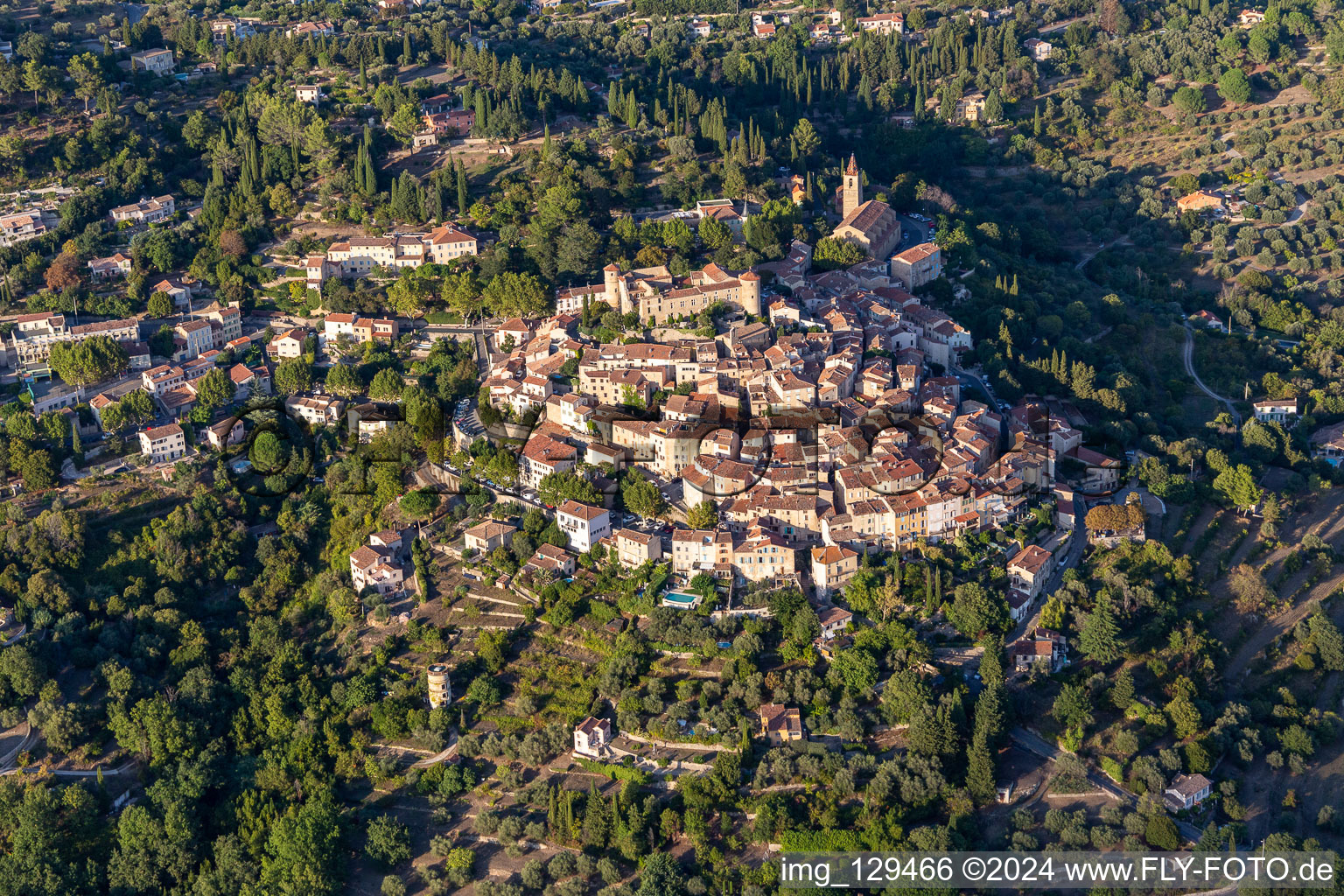 Photographie aérienne de Callian dans le département Var, France