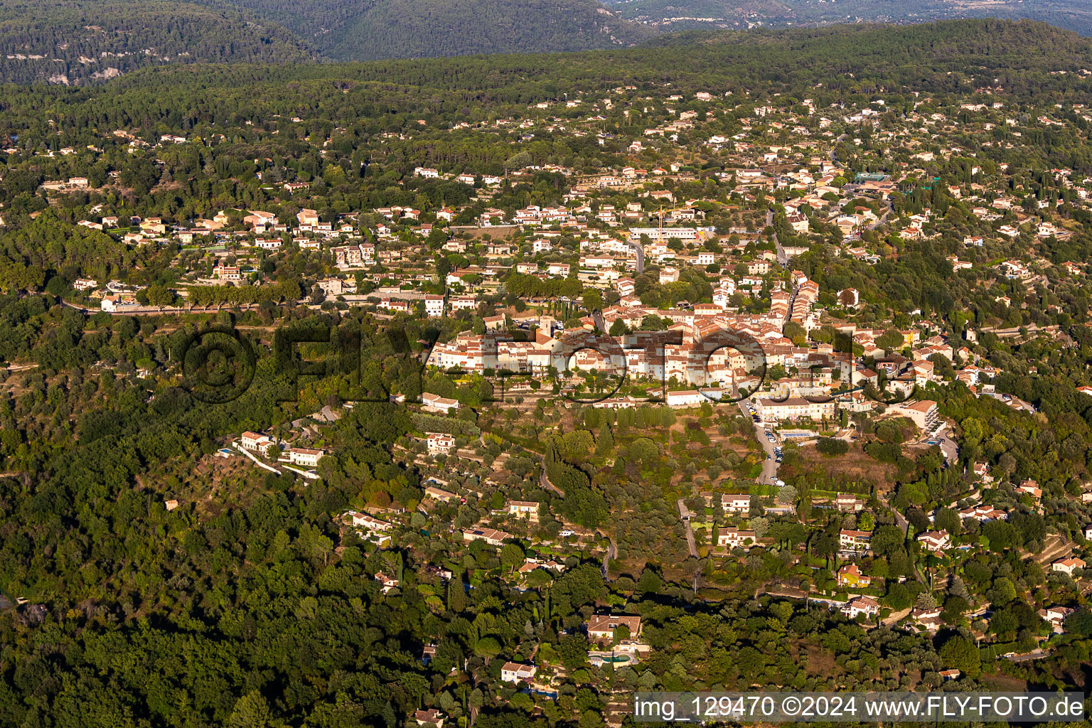 Vue aérienne de Montauroux dans le département Var, France