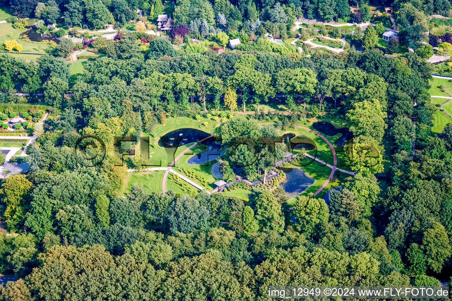 Vue aérienne de Bâtiments et installations du parc du château avec douves Kasteeltuinen Arcen à Arcen dans le département Limbourg, Pays-Bas