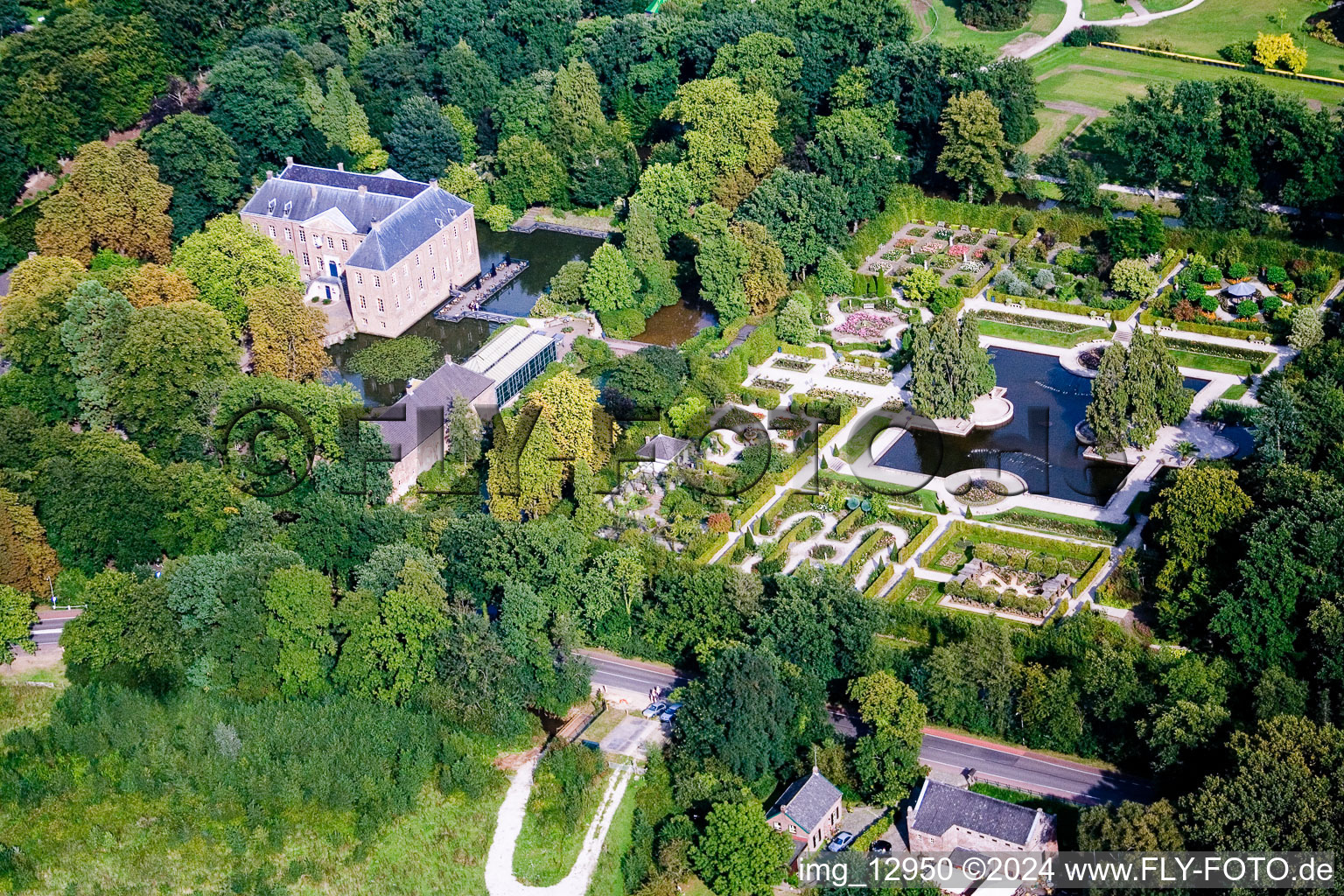 Photographie aérienne de Bâtiments et installations du parc du château avec douves Kasteeltuinen Arcen à Arcen dans le département Limbourg, Pays-Bas