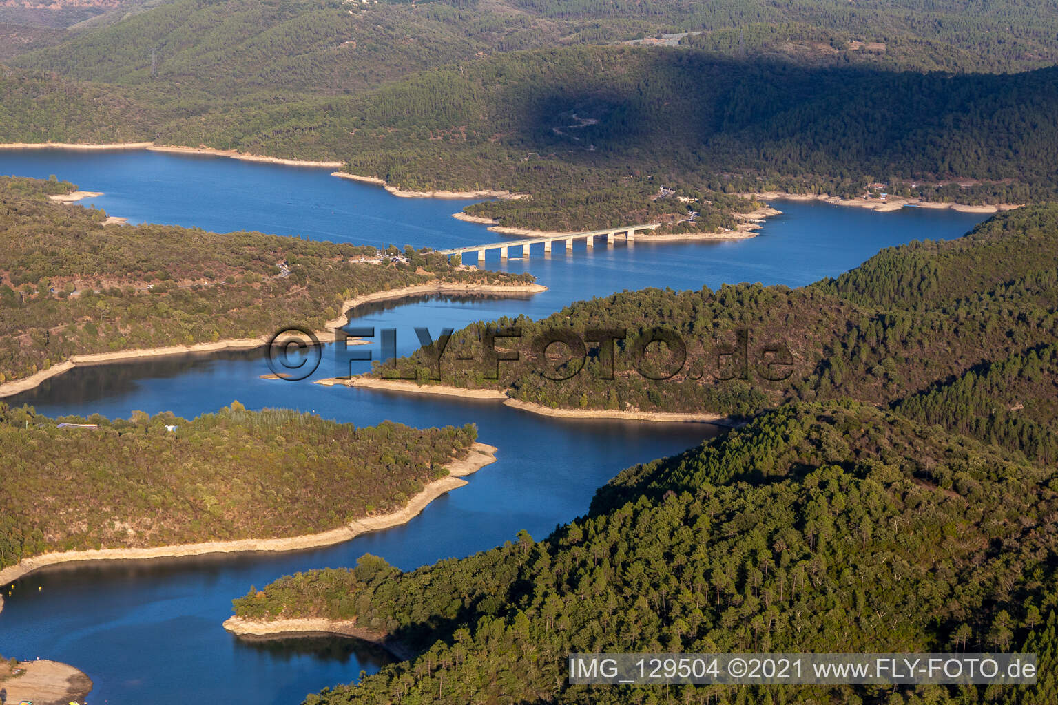 Vue oblique de Réservoir : Lac Cassien - Faïence à Montauroux dans le département Var, France