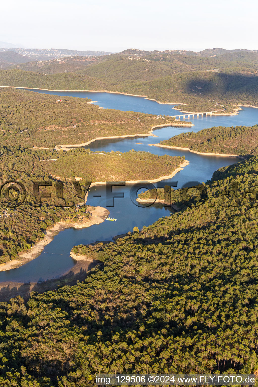 Réservoir : Lac Cassien - Faïence à Montauroux dans le département Var, France d'en haut