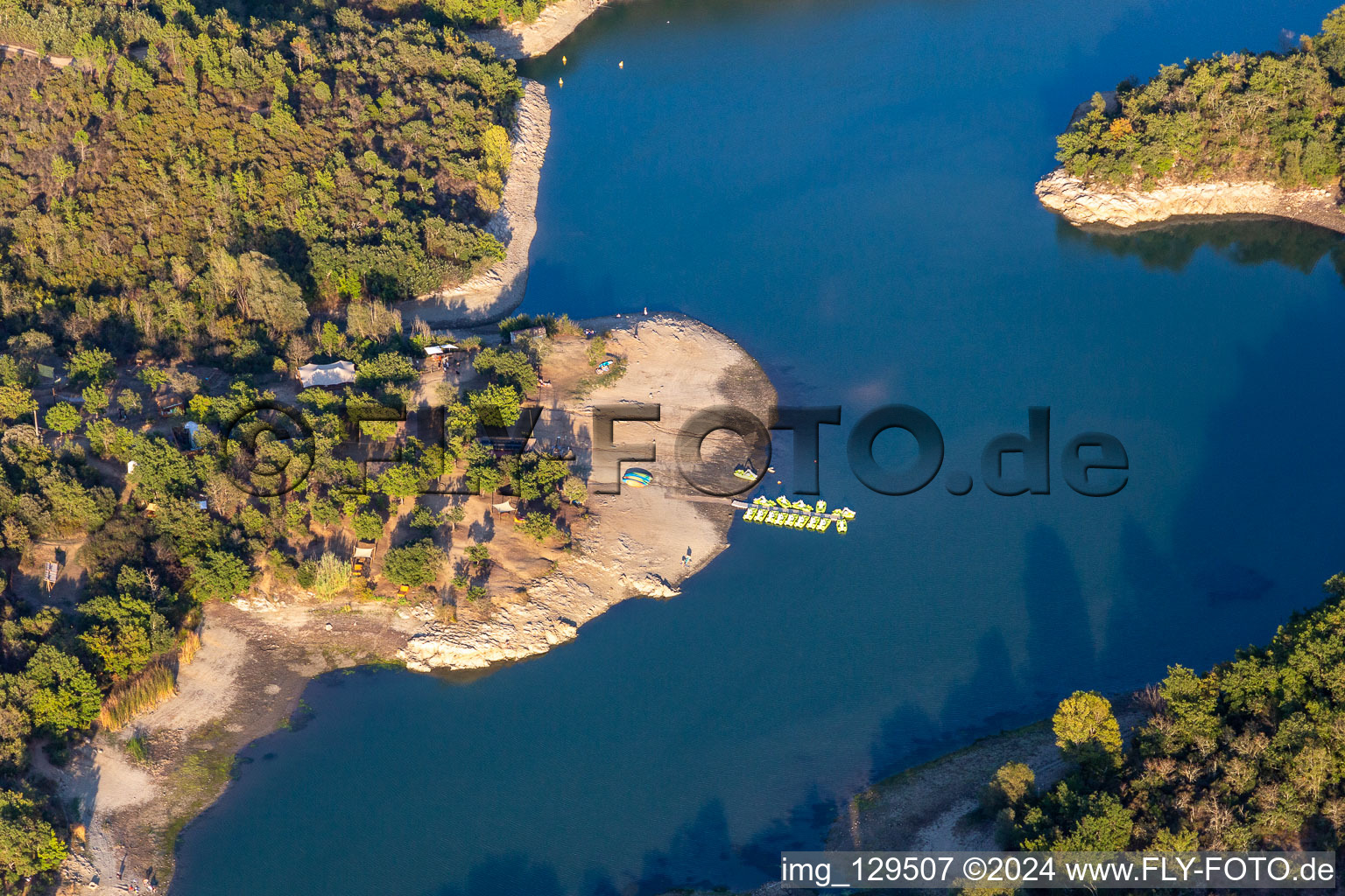 Réservoir : Lac Cassien - Faïence à Montauroux dans le département Var, France hors des airs