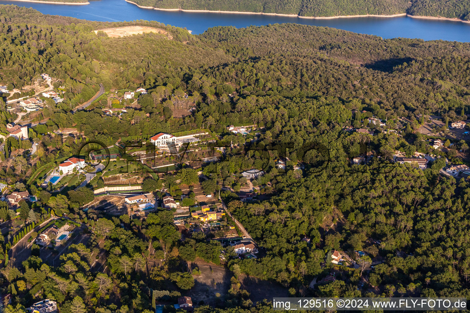 Enregistrement par drone de Montauroux dans le département Var, France