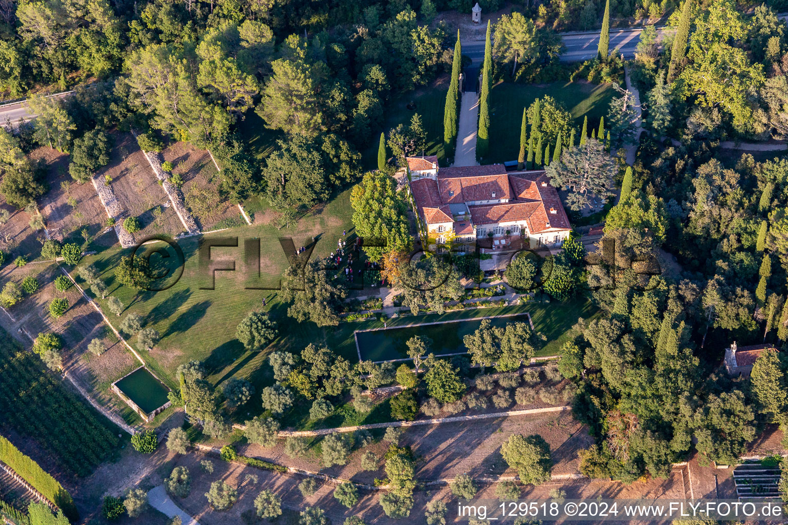 Vue aérienne de Parc du Château de La Colle Noire par Cristian Dior à Montauroux dans le département Var, France