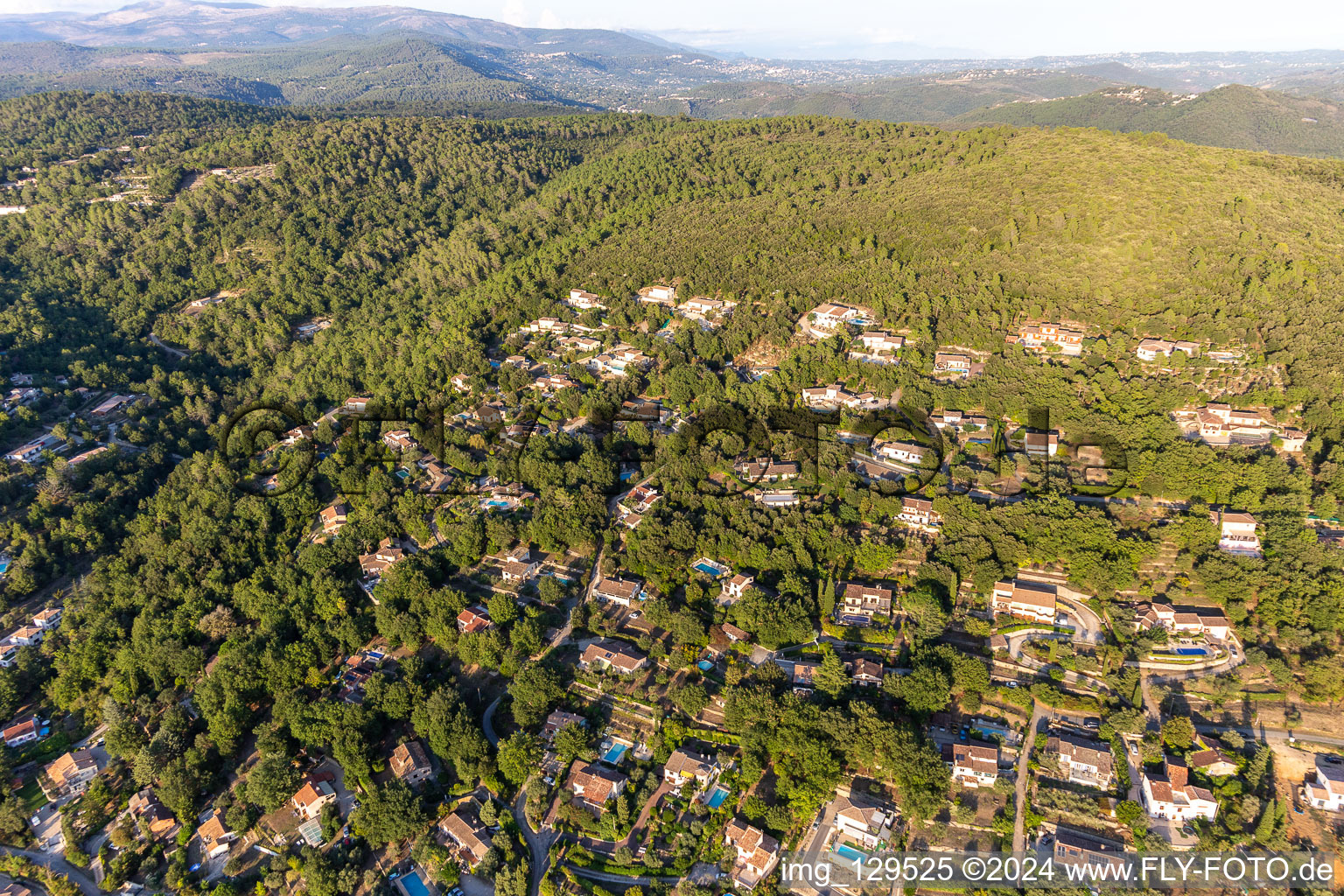 Montauroux dans le département Var, France vu d'un drone