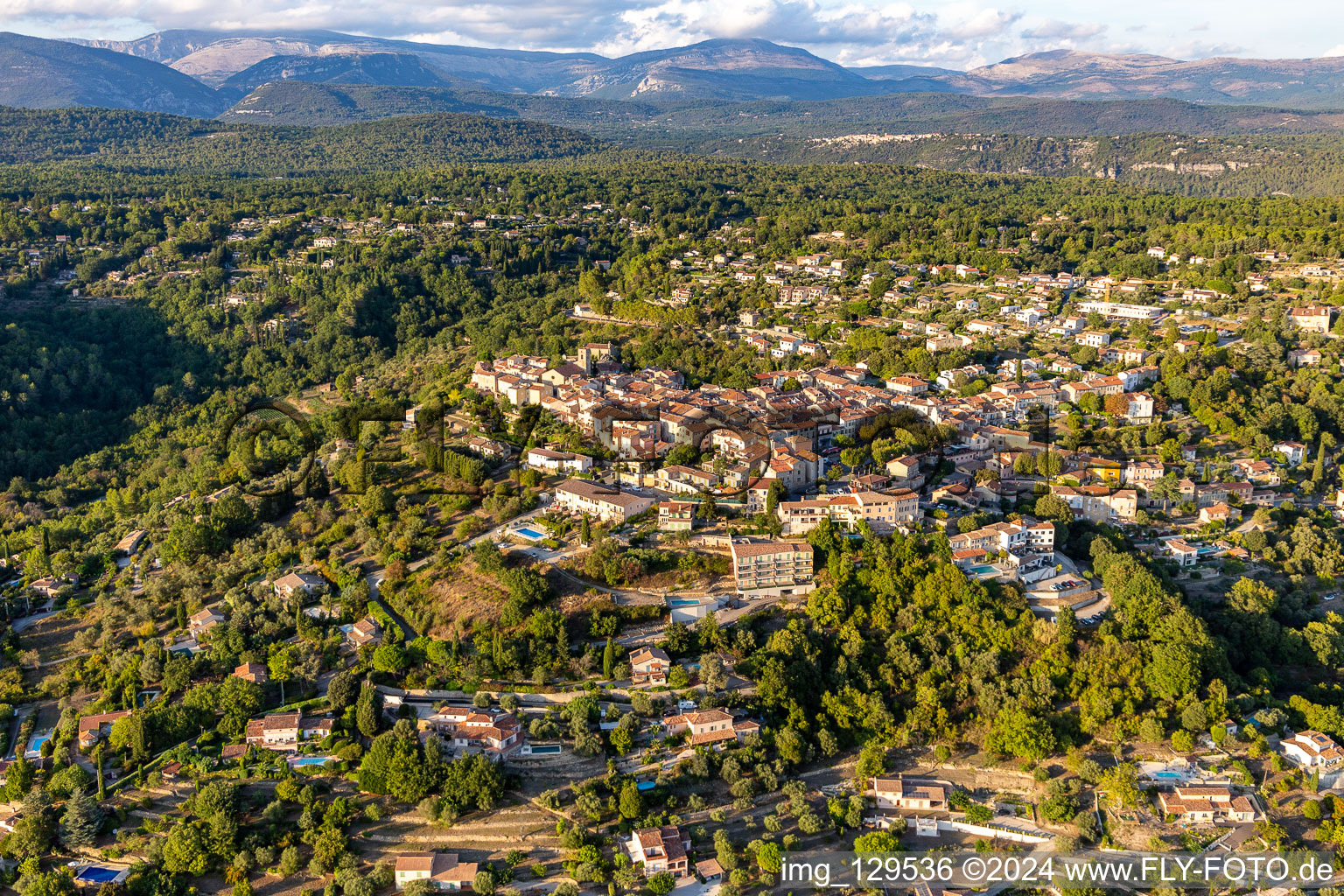 Enregistrement par drone de Callian dans le département Var, France