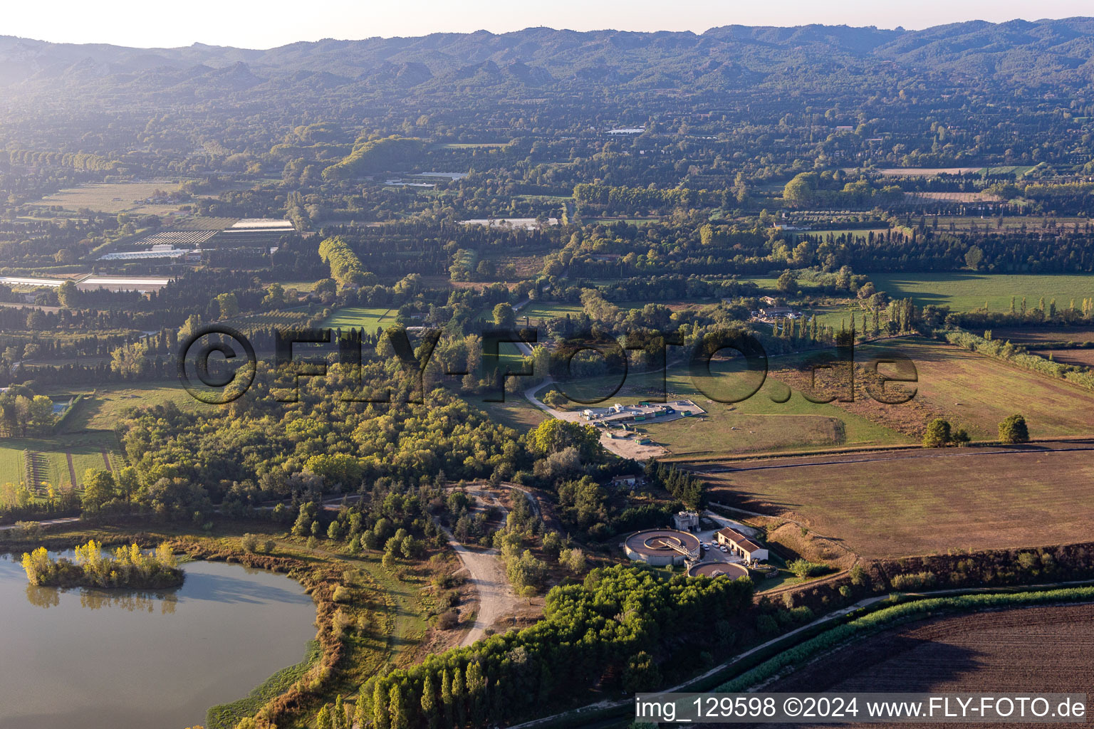 Vue aérienne de Déchèterie de Saint Rémy de Provence au Lac De Barreau à le quartier Les Écarts in Saint-Rémy-de-Provence dans le département Bouches du Rhône, France