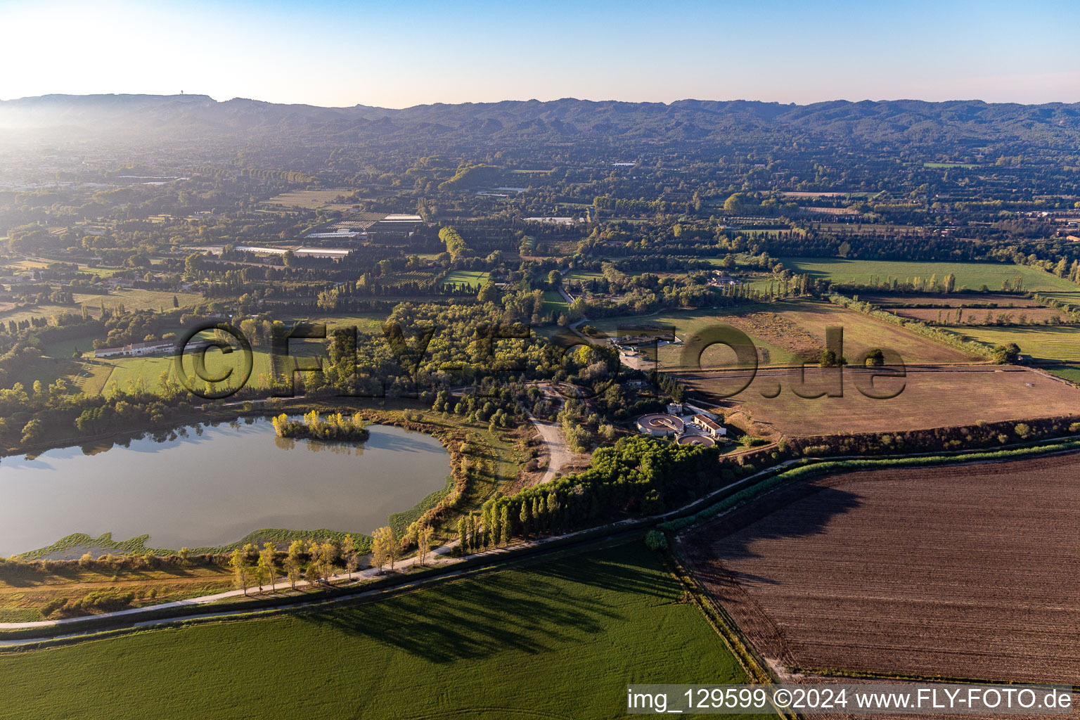 Vue aérienne de Déchèterie de Saint Rémy de Provence au Lac De Barreau à le quartier Les Écarts in Saint-Rémy-de-Provence dans le département Bouches du Rhône, France